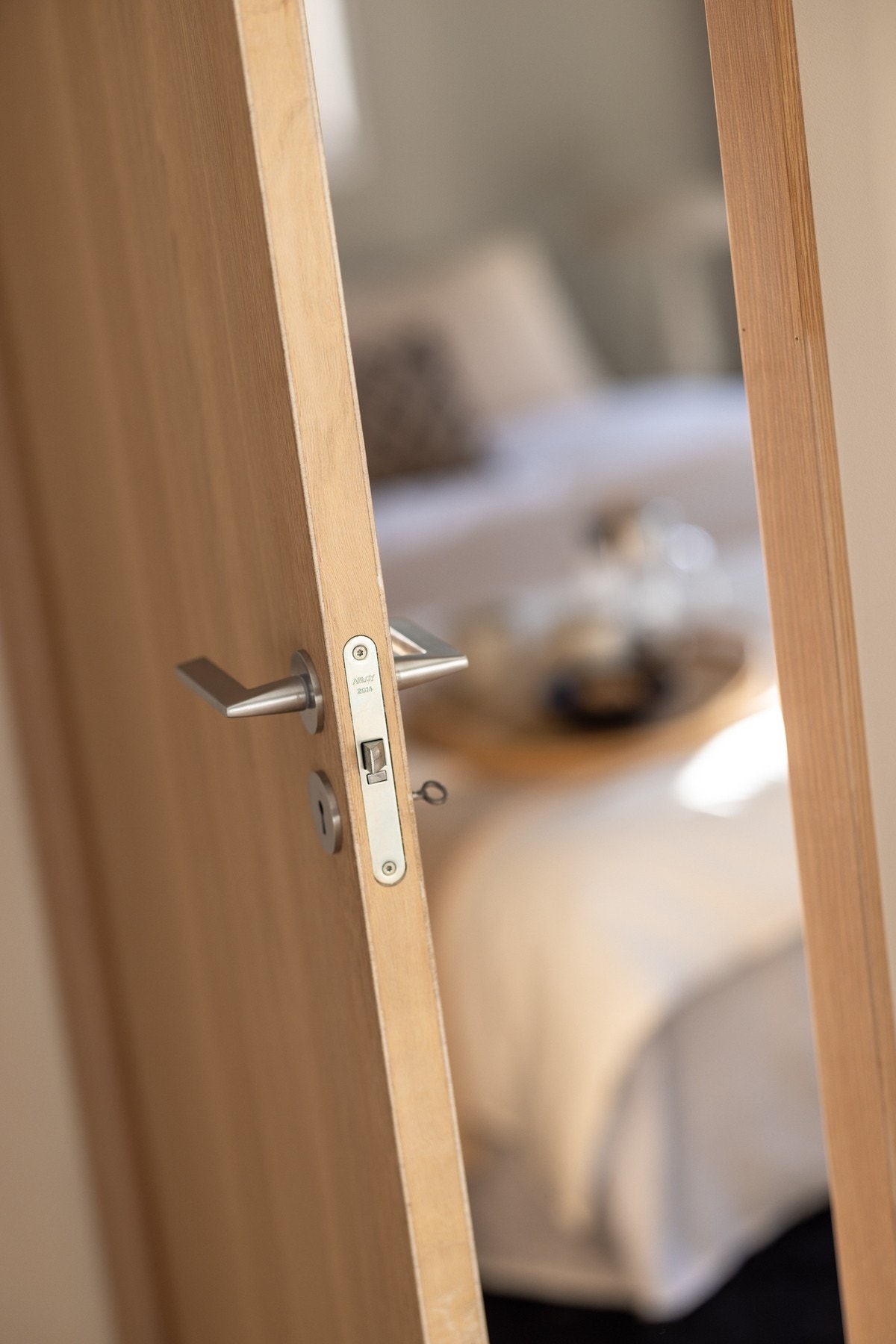 Innerdører i eik med lyddempende heltrekjerne Galleribilde