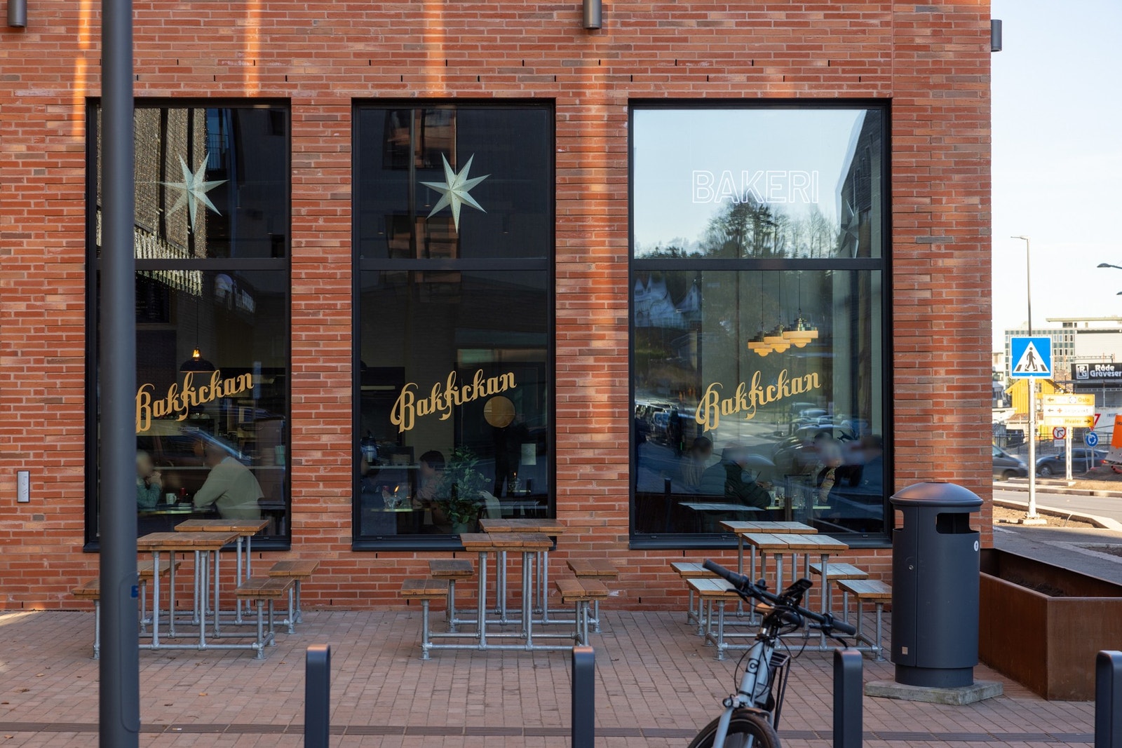 Følg lukten av nybakt brød! Rett ved siden av finner du Liv Molvigs allé 3. Ring på 0405. Velkommen på visning! Galleribilde