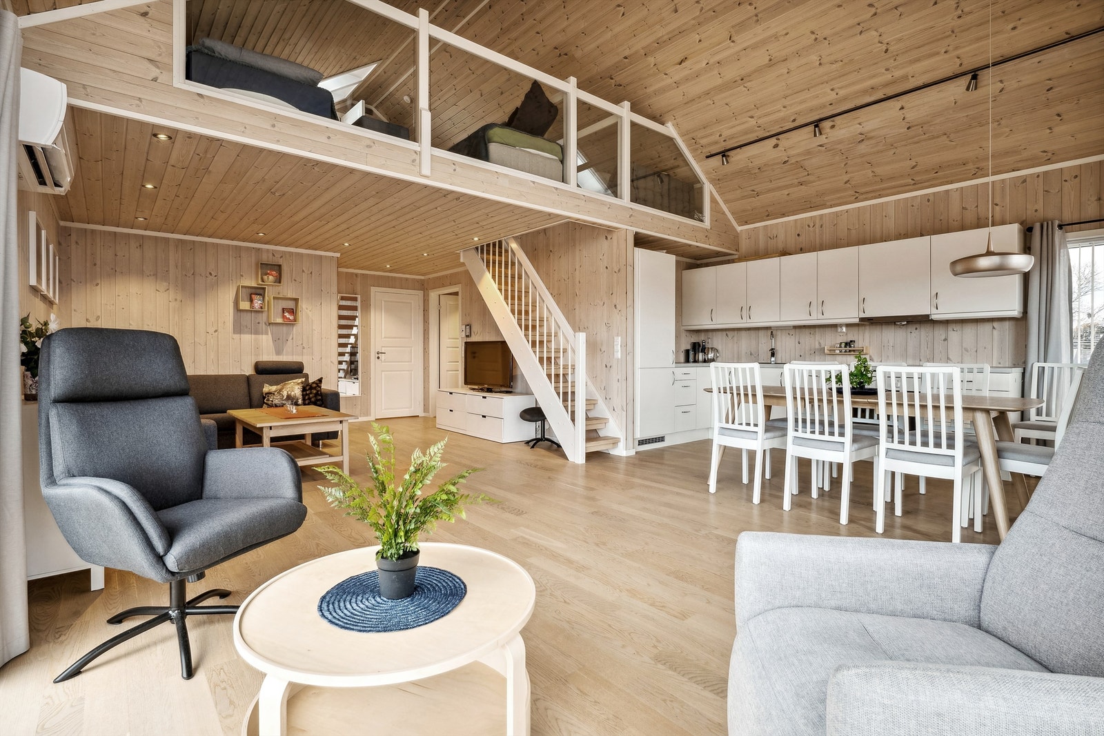 Stuen har plass til møblering etter eget ønske og behov Galleribilde