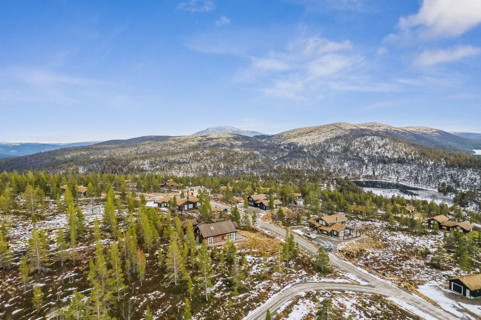 Rett bak hytta er det løypemaskinpreparerte skiløyper i vintersesongen Galleribilde