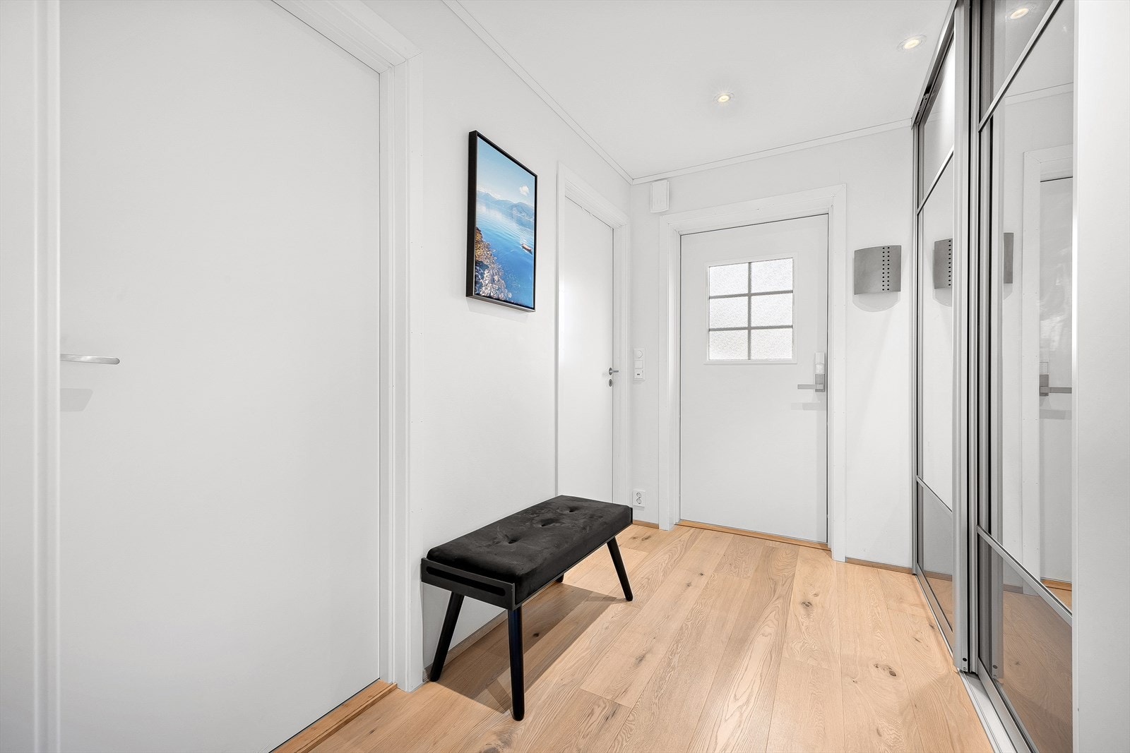 Lys og romslig gang Galleribilde