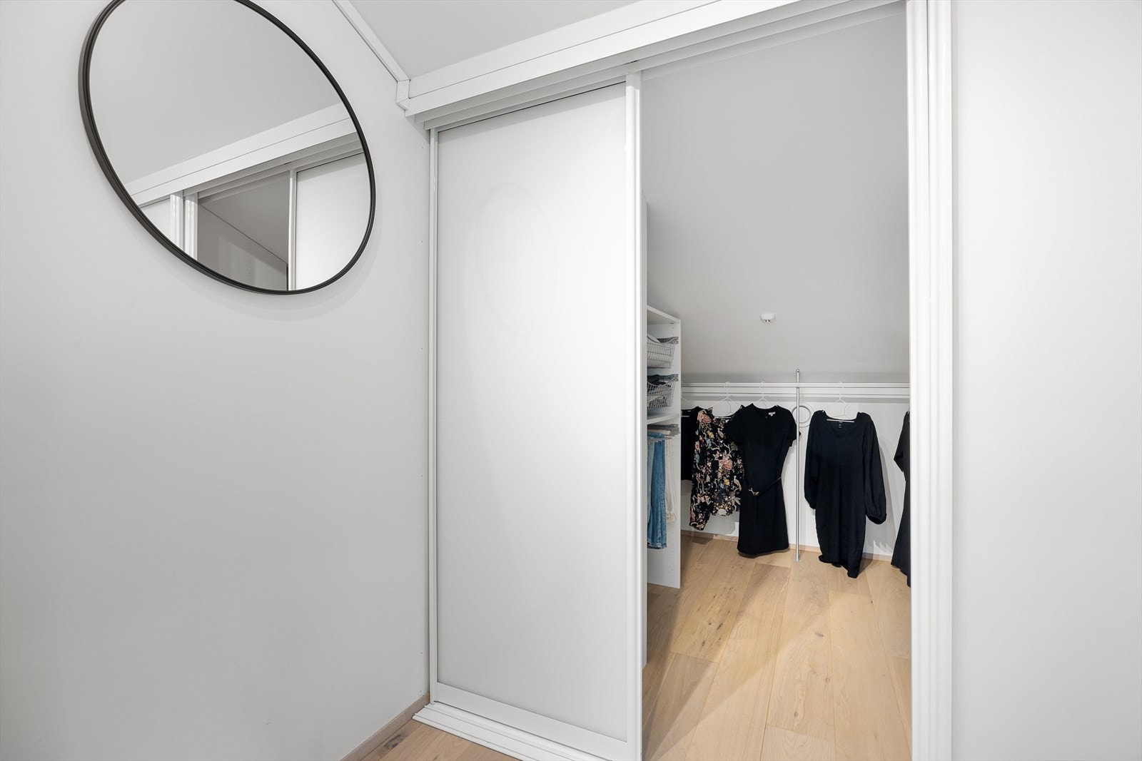 Rommet har også eget walk-in Galleribilde