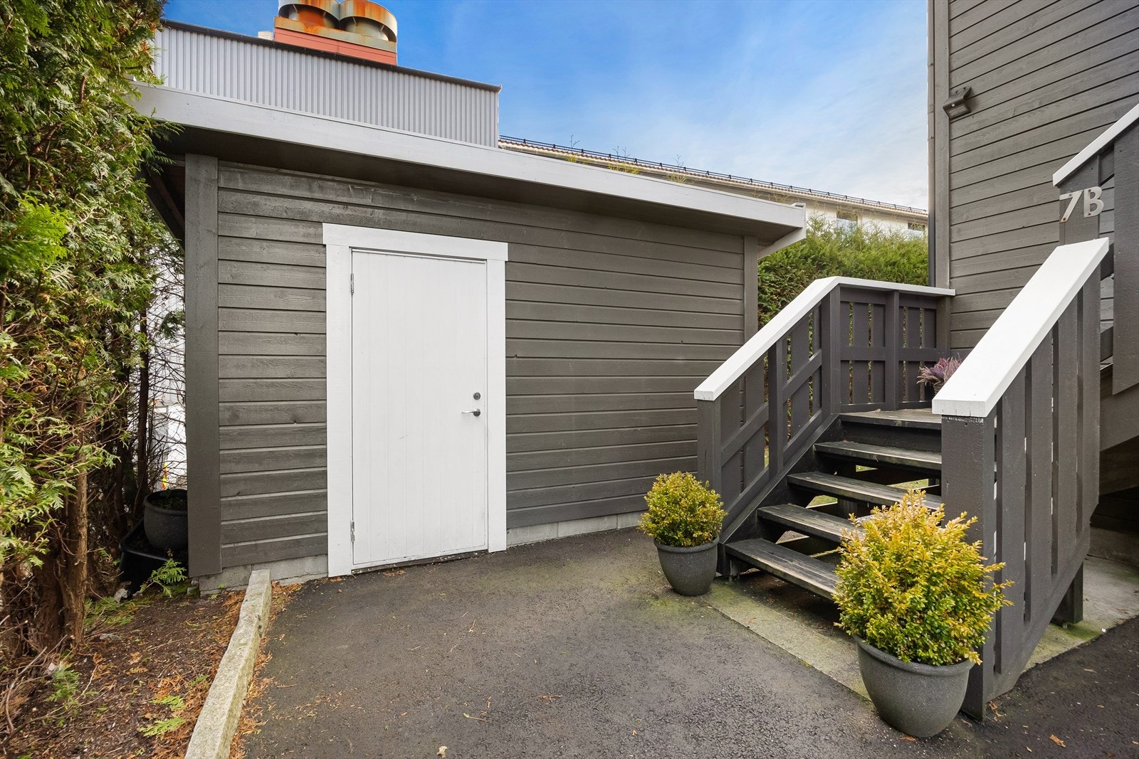 En av to store boder med mye lagringsplass. Galleribilde