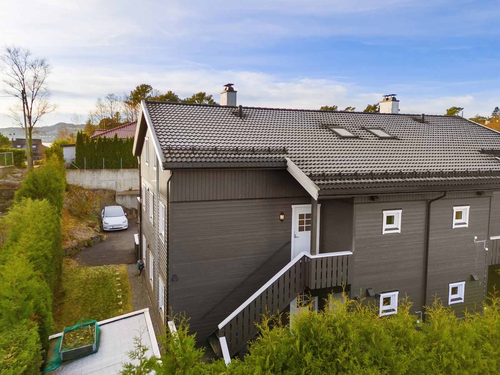 Man ankommer boligen via trapp opp til andre etasje Galleribilde