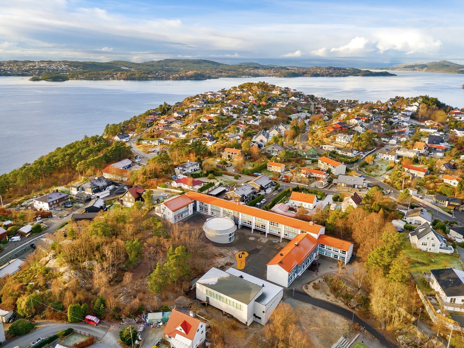 Boligen ligger like ved Tertnes skole, Grønskjæret barnehage og den fantastiske badeplassen på Grønskjæret Galleribilde