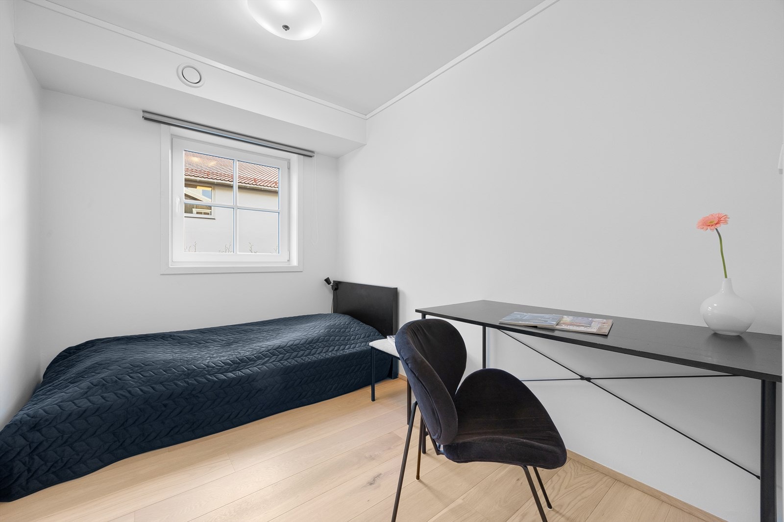 Alle soverommene er av god størrelse og måler hhv. 11,6, 10,2, 8,5 og 7 m² Galleribilde