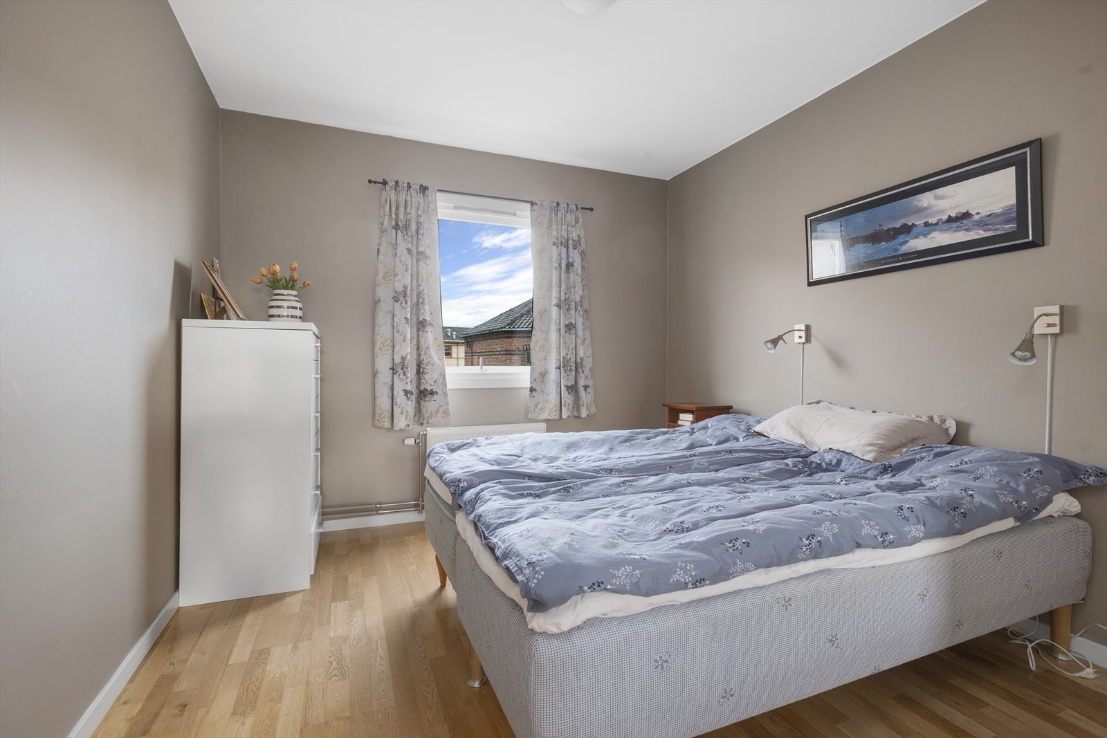 Hovedsoverom med nymalte overflater Galleribilde