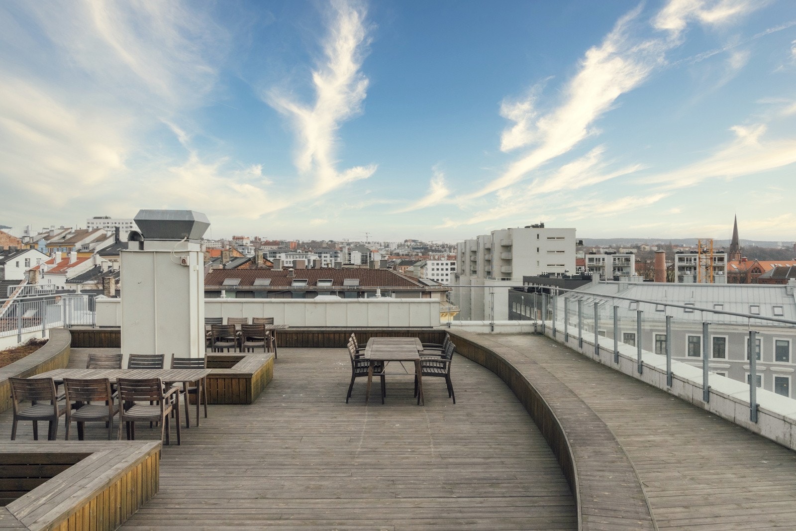 Stor felles takterrasse med fantastisk utsikt. Galleribilde