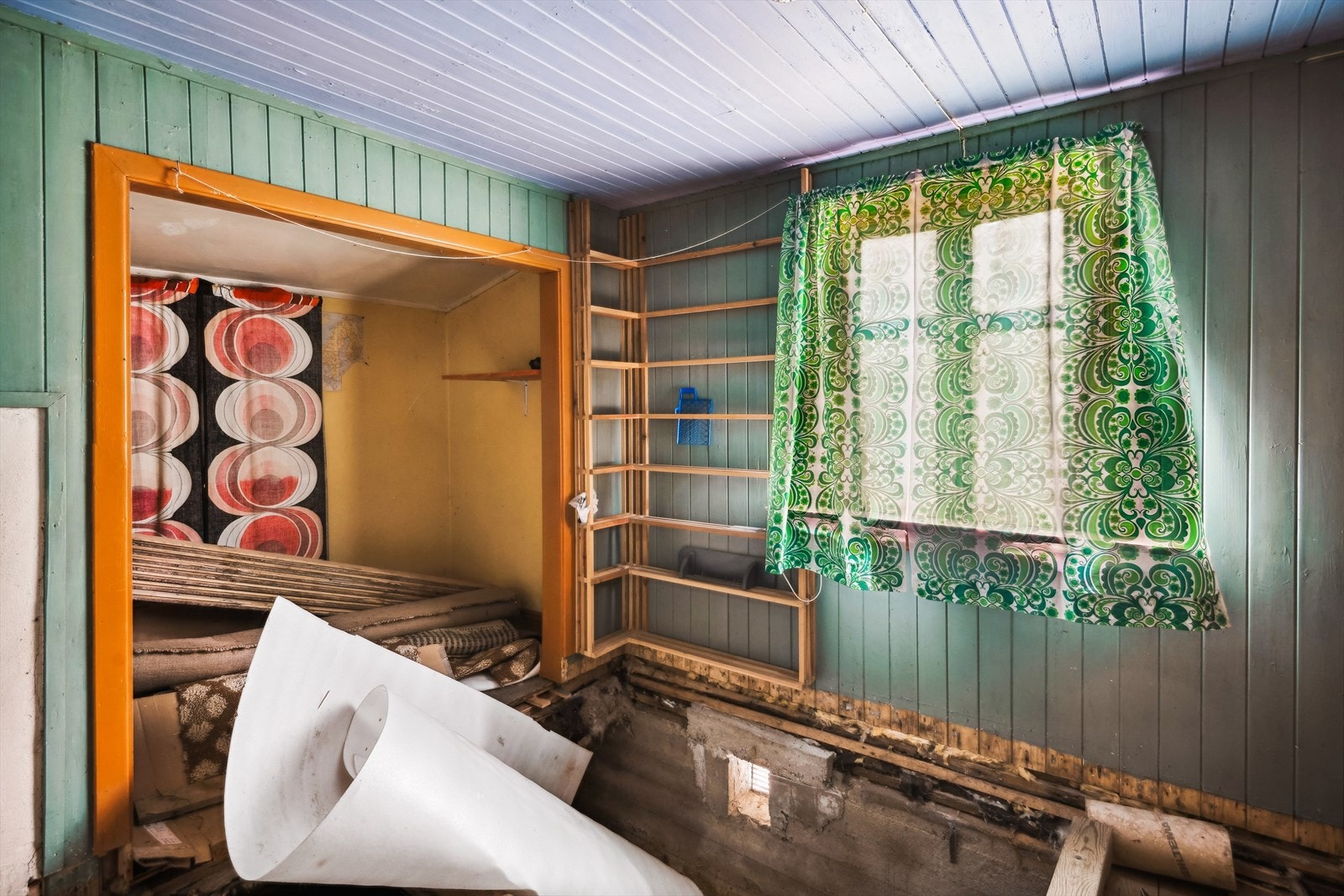 Det innerste rommet malt i gult har tidligere vært brukt som en liten sovealkove. Galleribilde