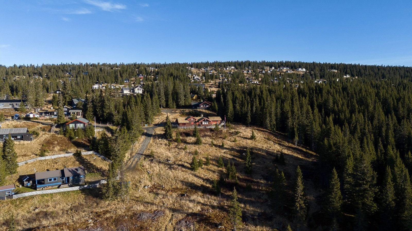 Velkommen til Skihyttevegen 33! Byggeklar, stor eiet tomt i populært område på Nordseter. Galleribilde