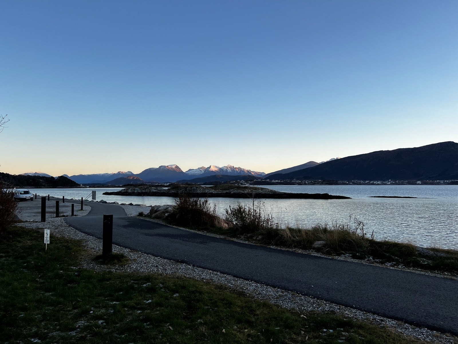 Kyststien nedenfor Fri Sikt (Foto: Dagens eier) Galleribilde