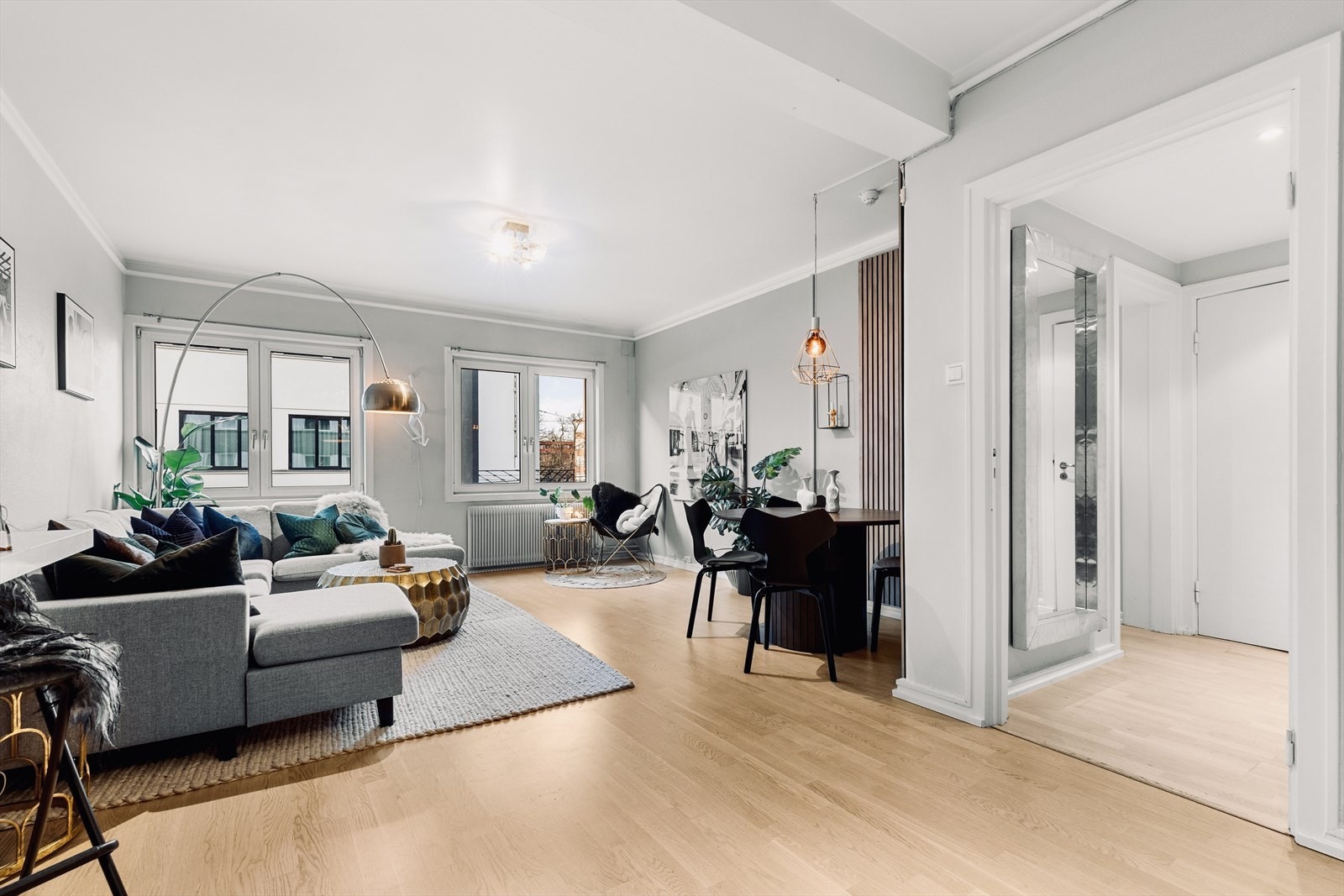 Flere leiligheter har også etablert 1 og 2 soverom i stuen. Se alternative planløsninger. (Selger og megler til ingen ansvar/risiko for at dette er gjennomførbart). Galleribilde