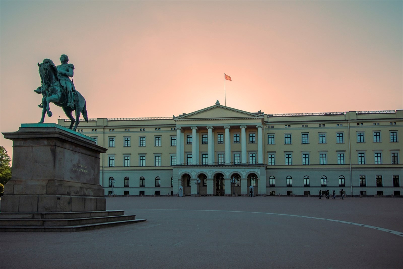 I nærområdet finner du Slottsparken, Frognerparken og Hydroparken med flotte grønne områder. Galleribilde