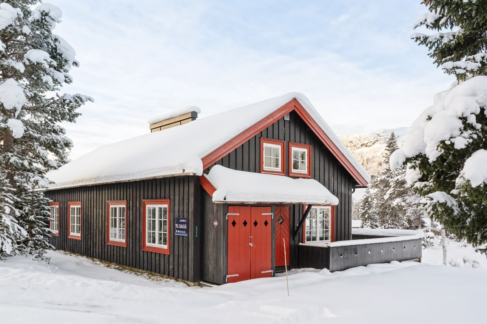 Fra hytta kan man se bort til skibakken med kort avstand til Blåbærheisen. Galleribilde