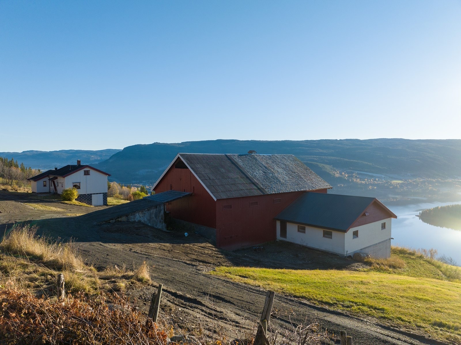 Her er det usjenert og fritt med god plass til egen hage, hyggelige uteplasser, samt lek og moro for barna. Galleribilde