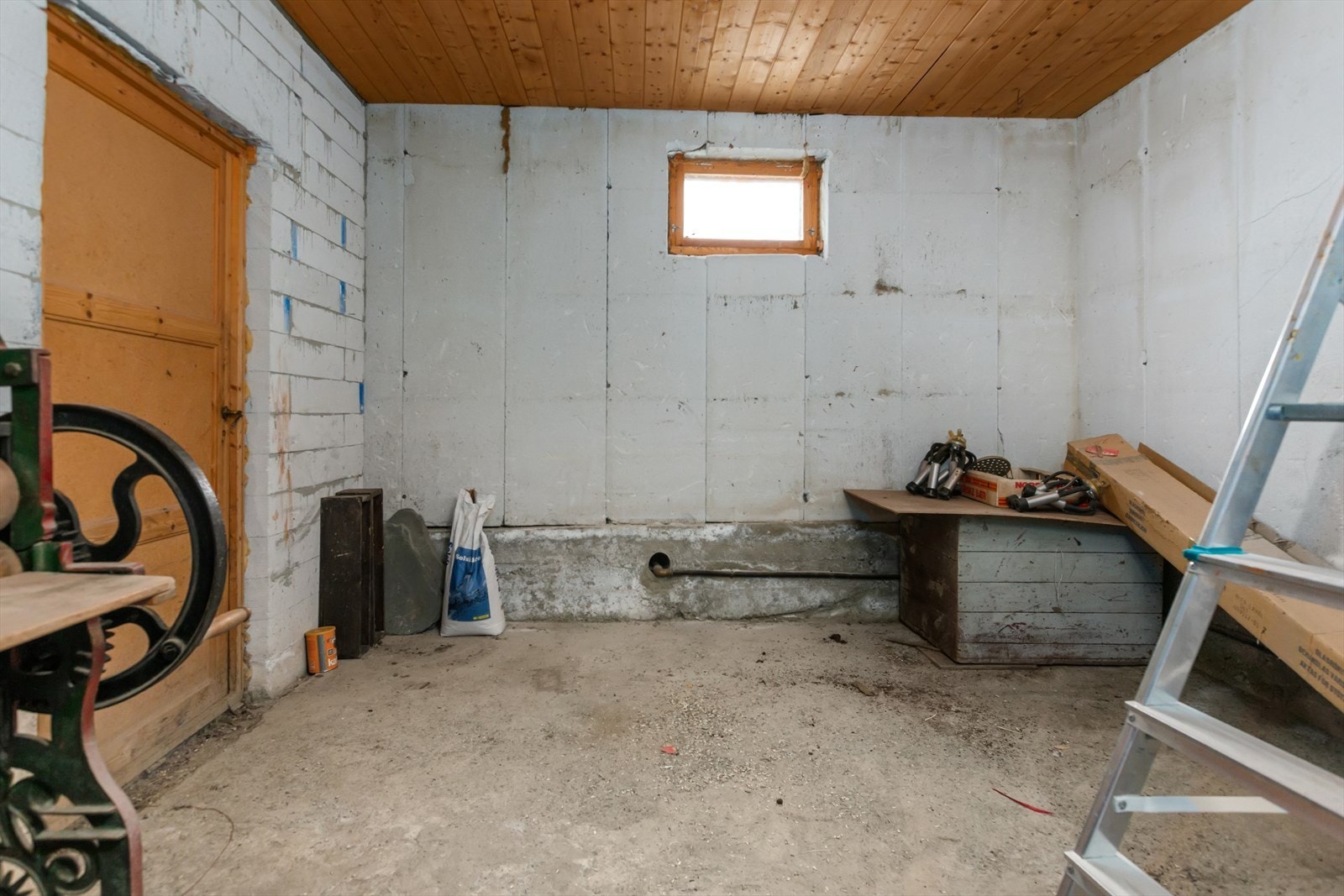Kjellerne har i tillegg til innvendig trapp, adkomst direkte fra terreng, Galleribilde