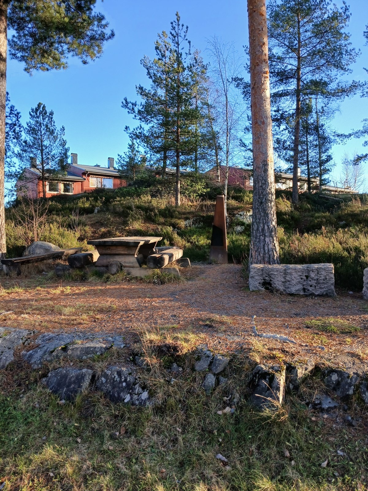 Borettslaget har oppgradert lekeplass og grillplass. Her kan man hygge seg med gode naboer. Bilde er tatt av selger. Galleribilde