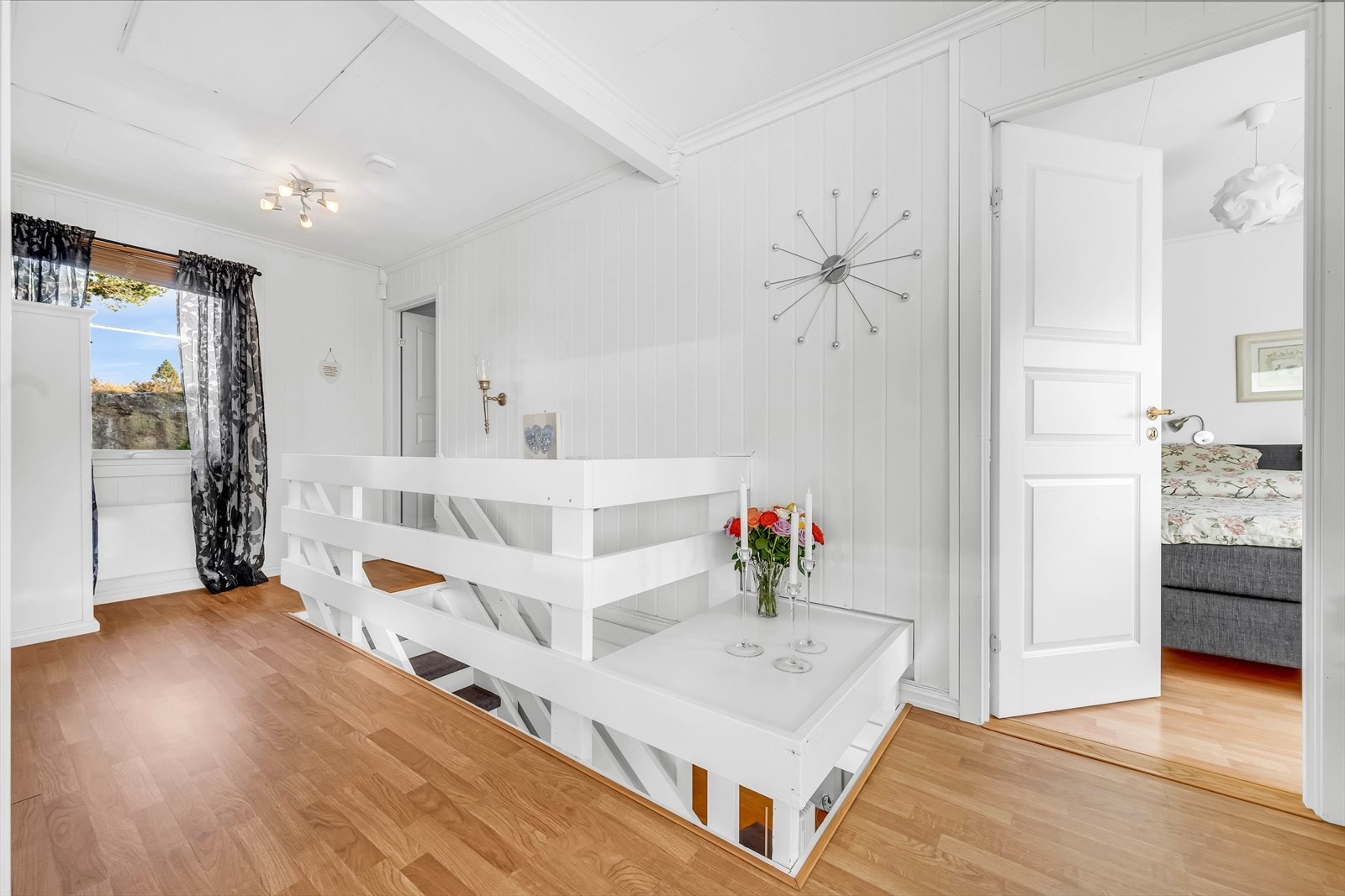 Videre er det adkomst til soverom 2. Galleribilde