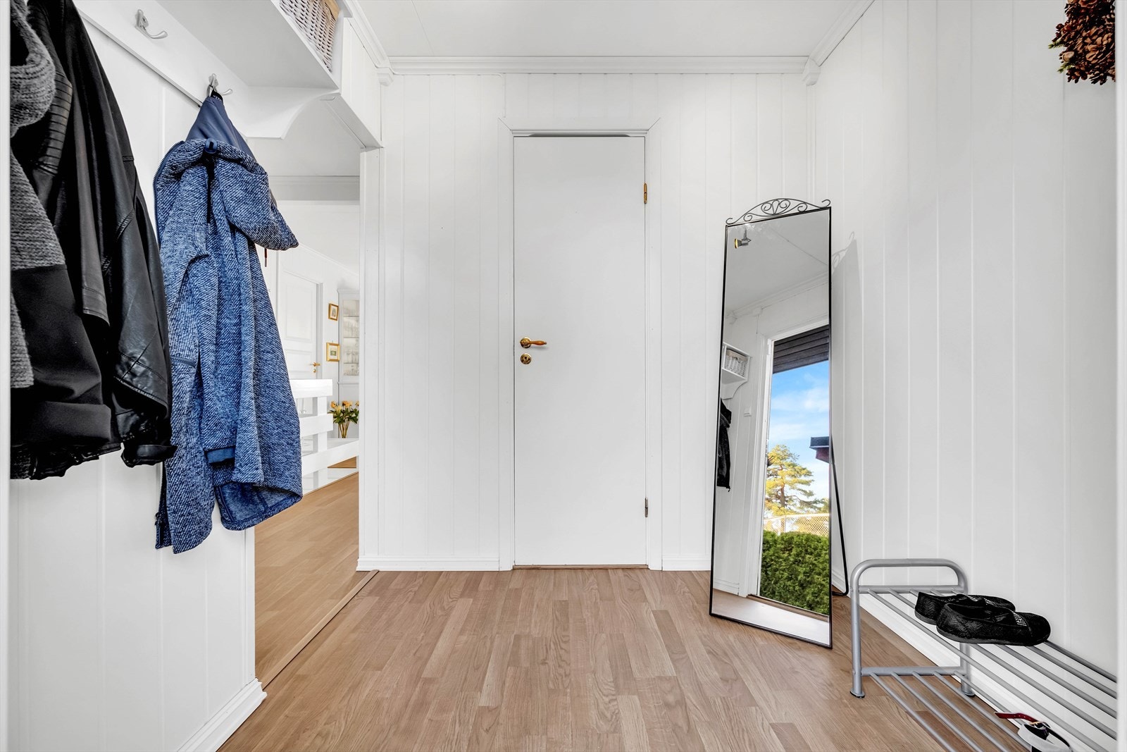 Fra entré er det adkomst til toalettrom. Galleribilde
