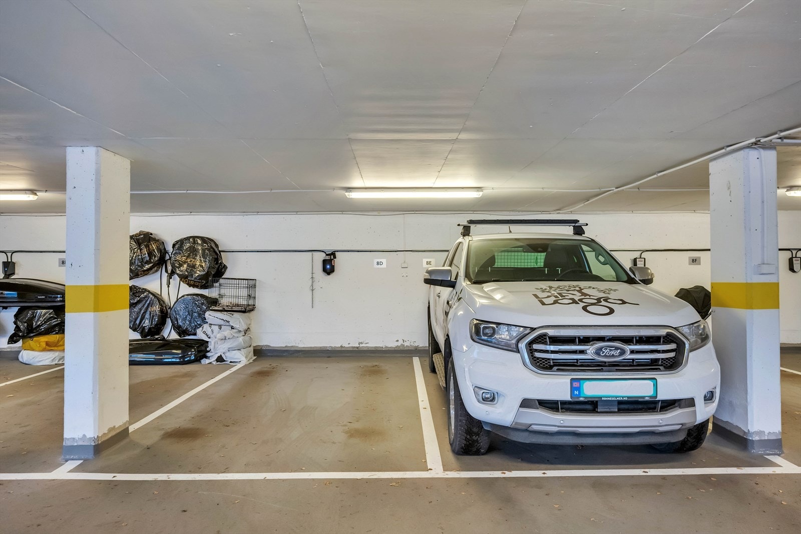 Det medfølger en biloppstillingsplass med elbillader i felles garasjeanlegg. Galleribilde