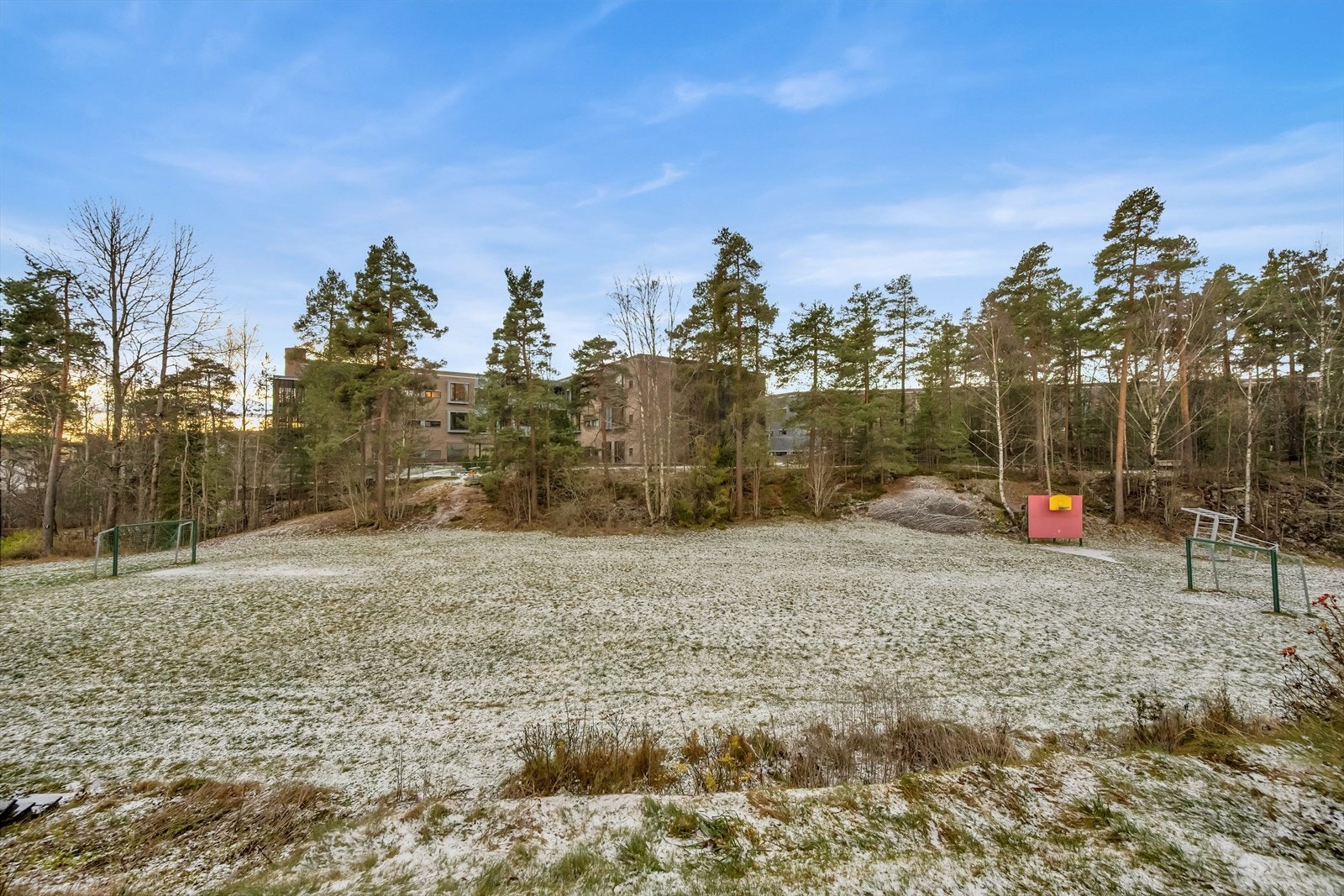 Her bor man trygt og godt i et barnevennlig borettslag med hyggelige naboer. Galleribilde