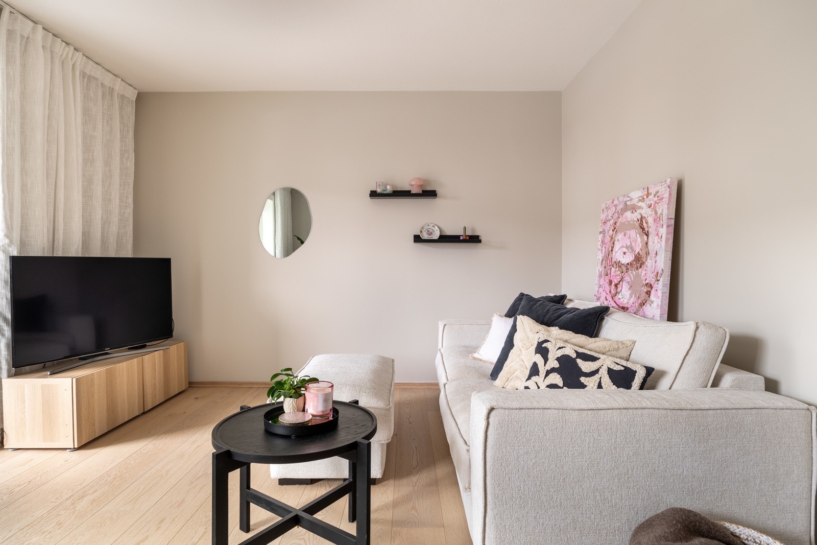 Bredbånd, kabel-TV og varmtvann (a.konto) er inkludert i felleskostnadene. Galleribilde