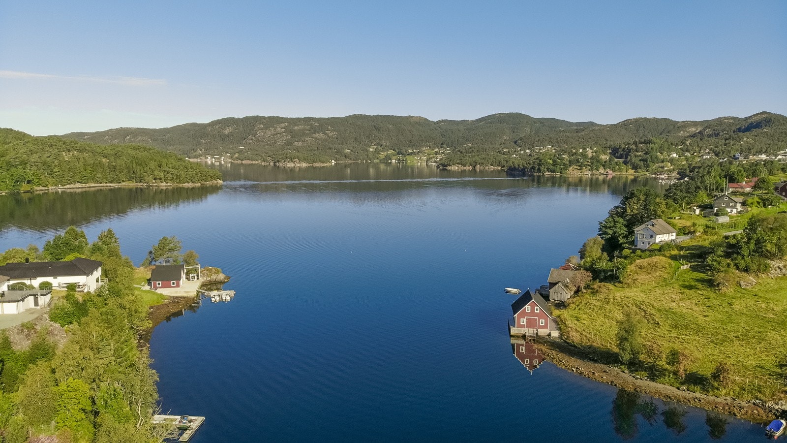 Er du glad i sjø- og båtliv? Her har du kun to minutters gangavstand til Søvikvågen. Galleribilde