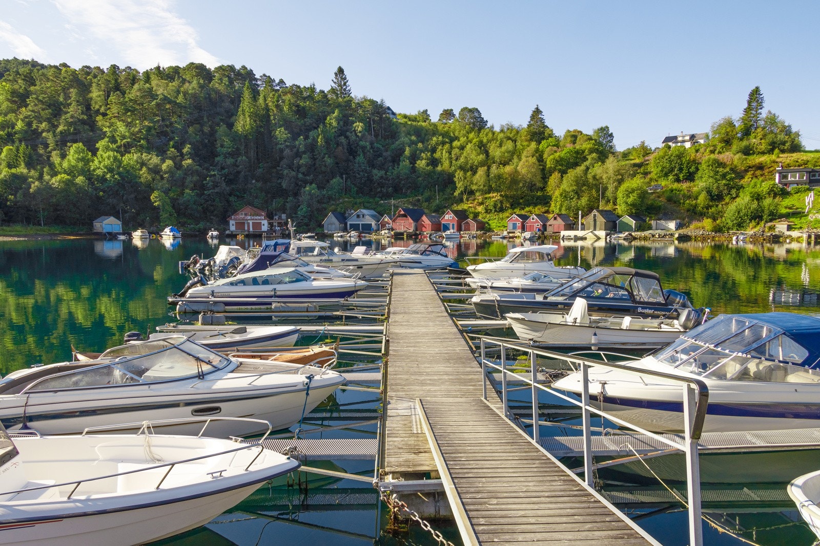 I Søvikvågen er det muligheter for å leie båtplass. Galleribilde
