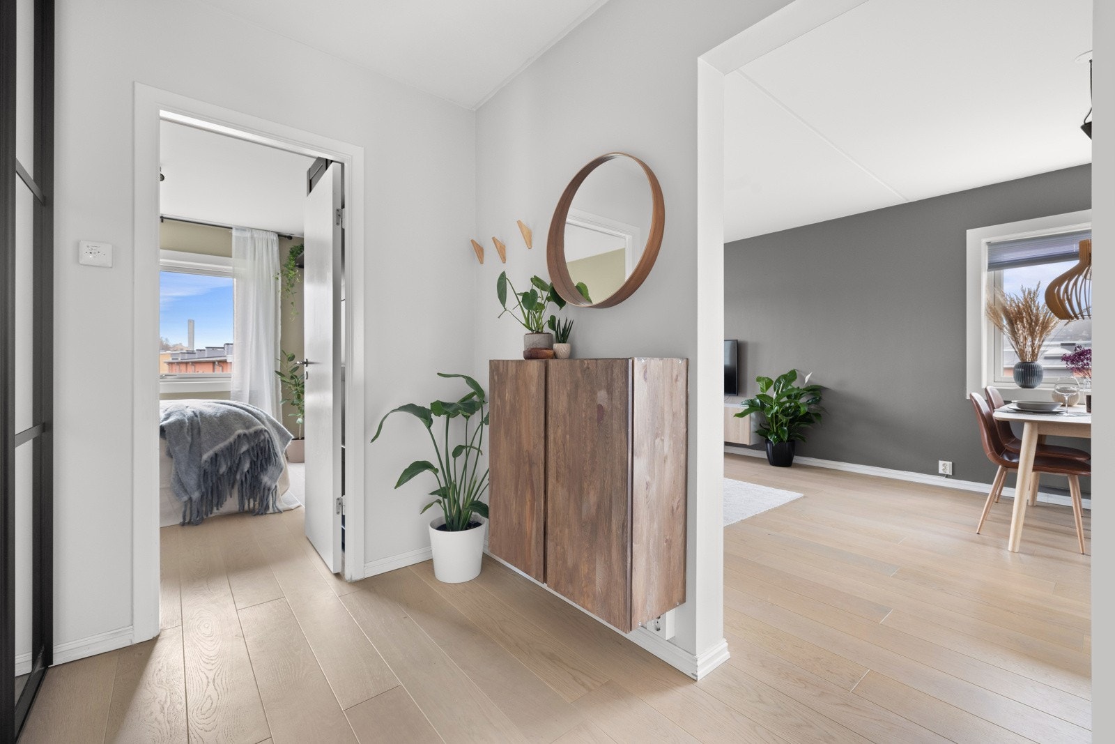 Boligen er malt i tidsriktige og delikate farger Galleribilde