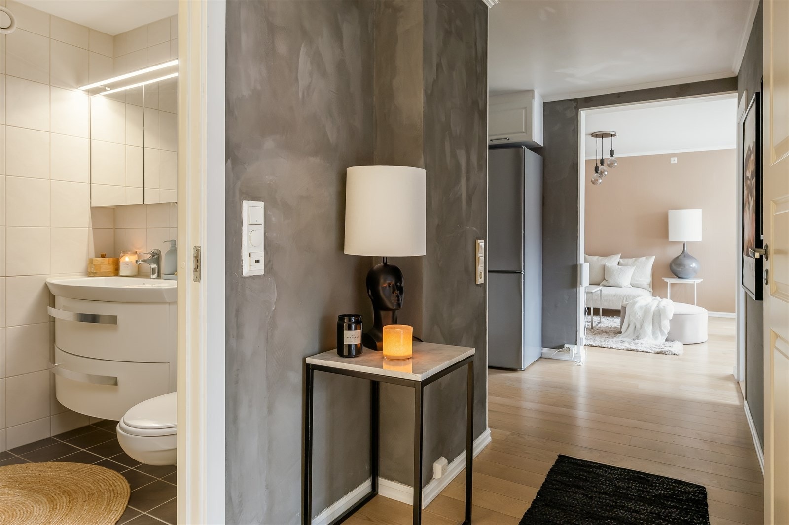 Leiligheten disponerer en bod og i tillegg en matbod i kjeller. Galleribilde