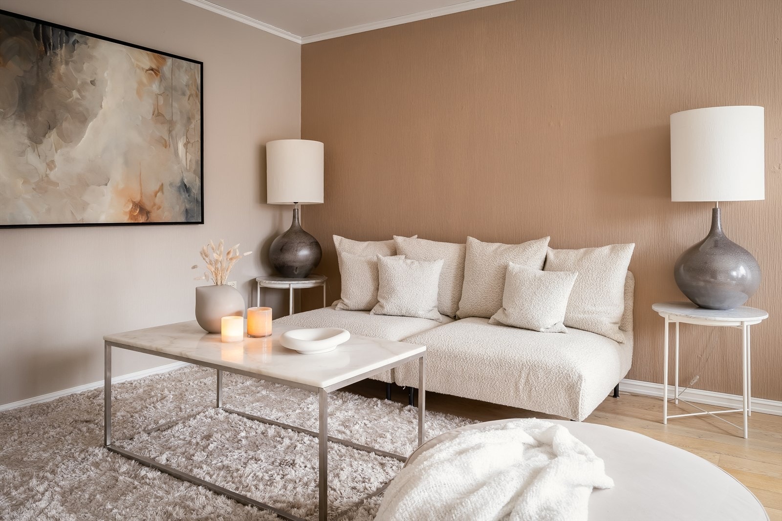 Leiligheten ligger praktisk til i 4. etasje med heis i bygget. Galleribilde