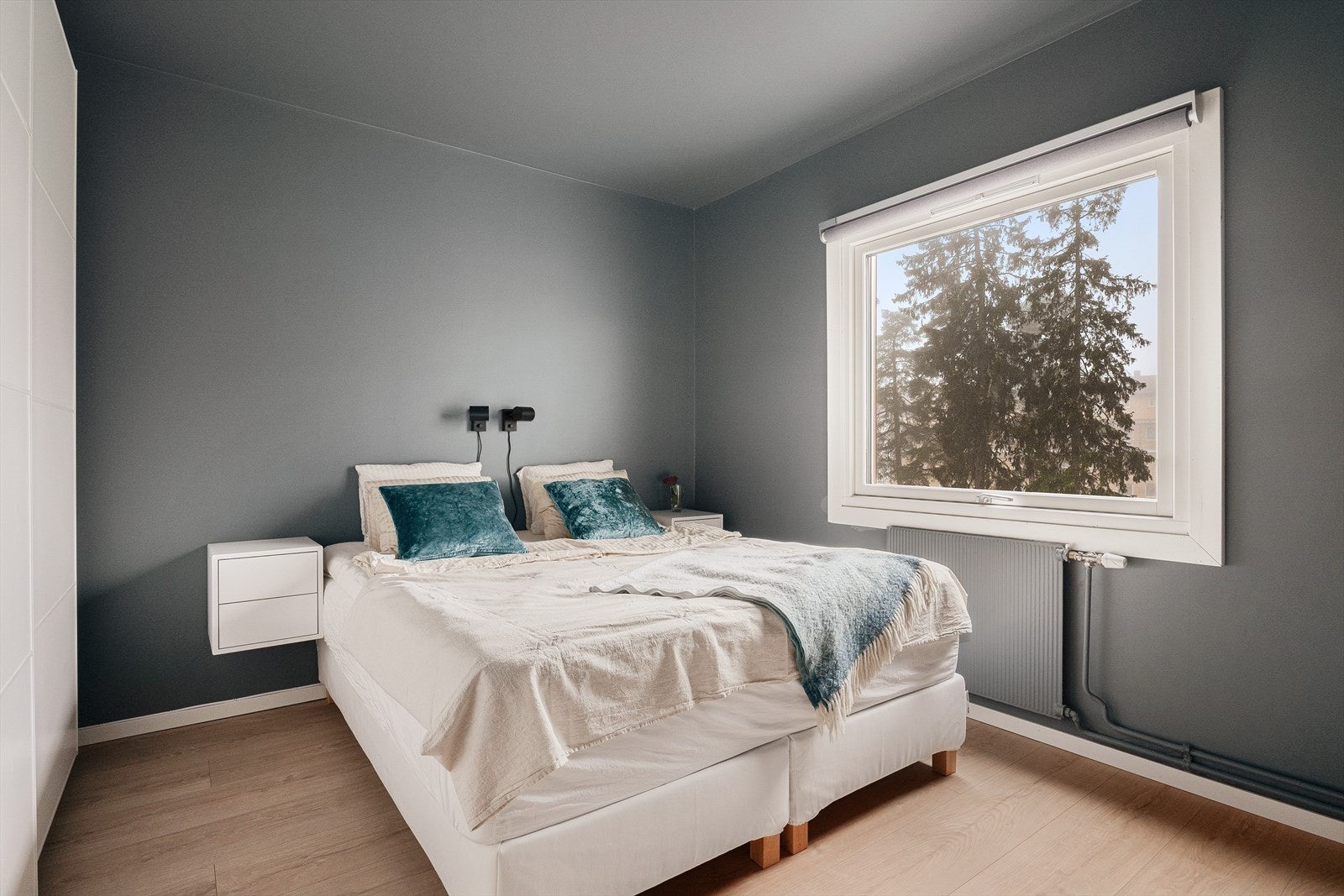 Boligen har to gode soverom - Her hovedsoverom uten direkte innsyn Galleribilde