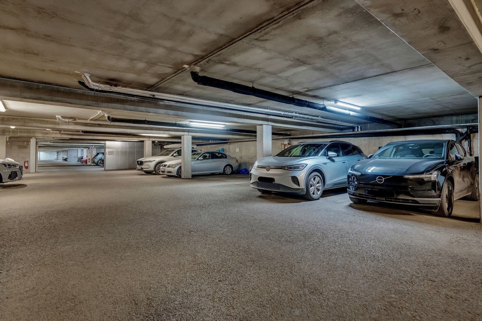 Seksjonen disponerer 2 garasjeplass med el-billader! Galleribilde