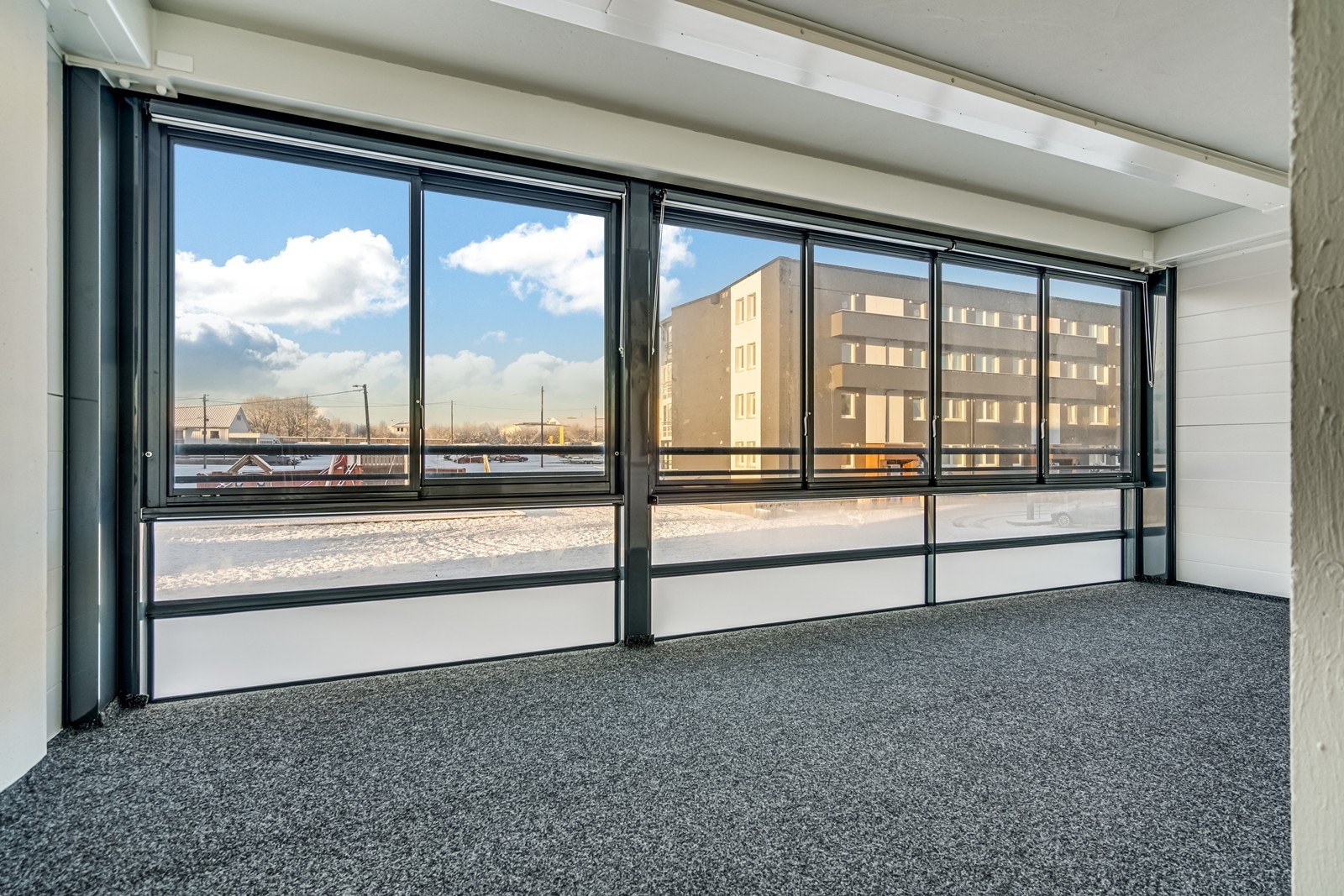 Stor hærlig innglasset terrasse Galleribilde