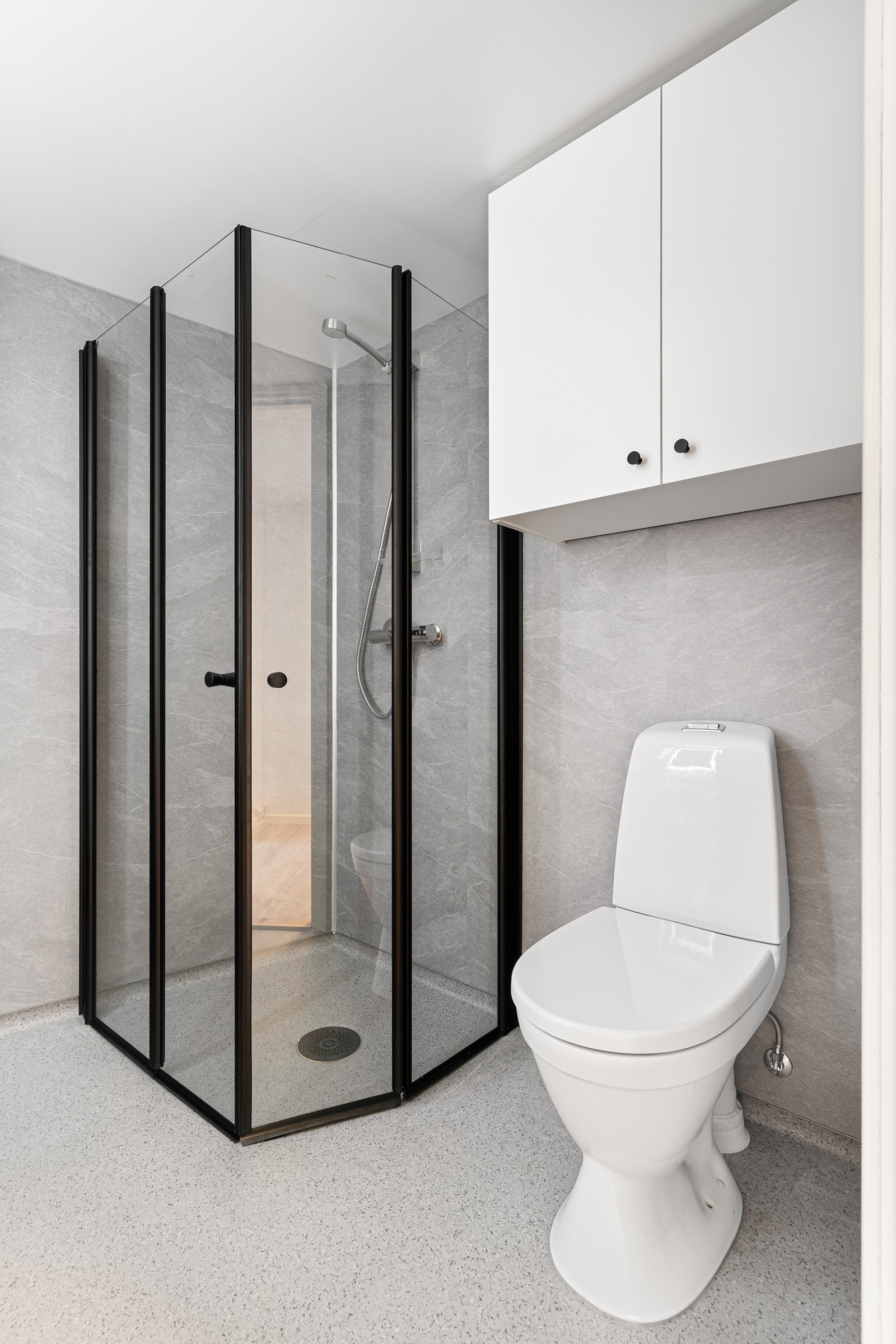 Dusjhjørne med innfellbare dører. Galleribilde