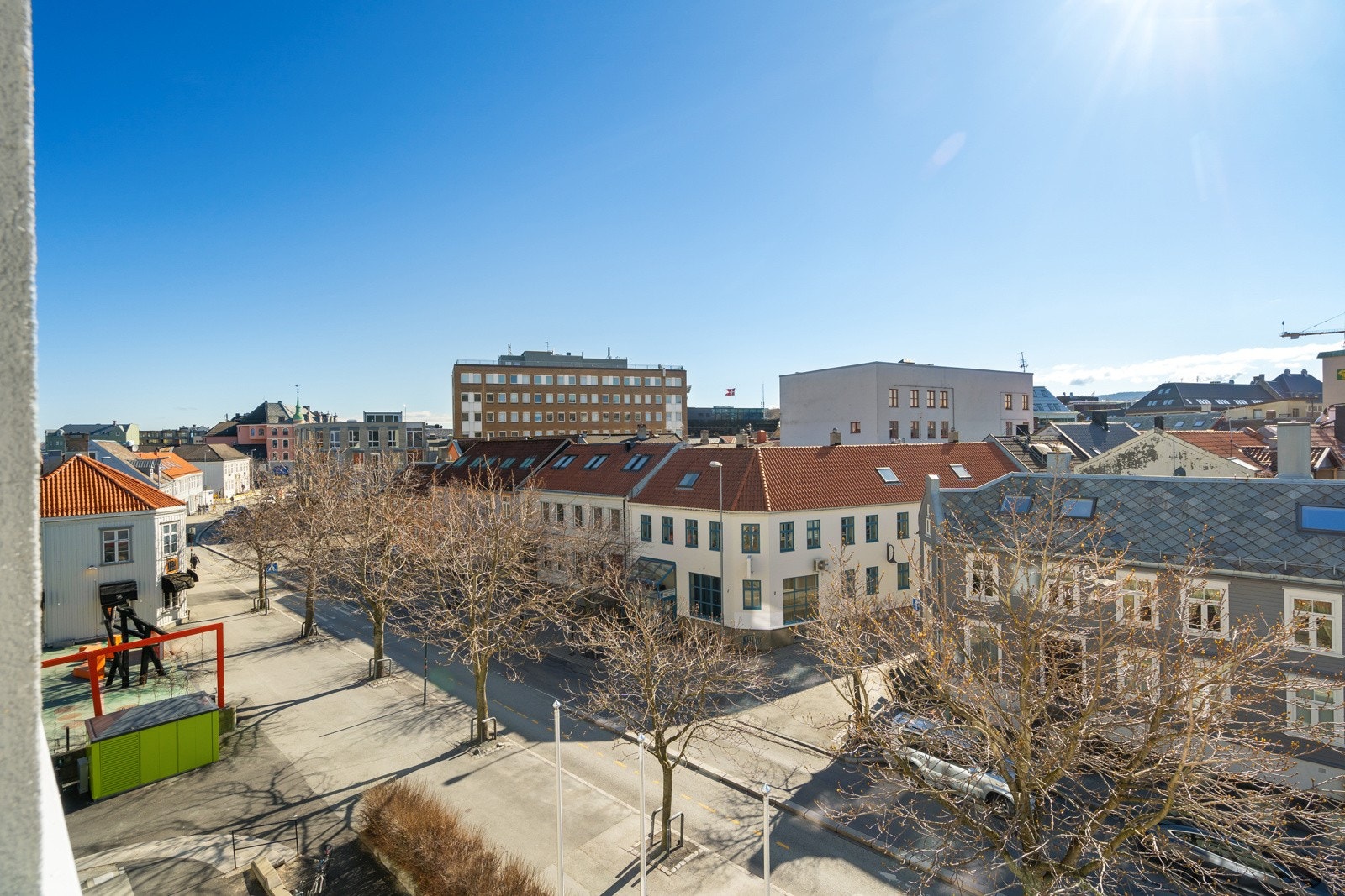 Leiligheten har nærhet til alt man behøver i sentrum, fra handlemuligheter til spisesteder, studiesterer m.m. Galleribilde