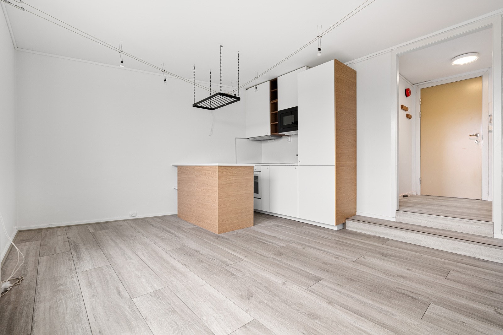 Tidsriktig kjøkken fra 2024 med integrerte hvitevarer. Galleribilde