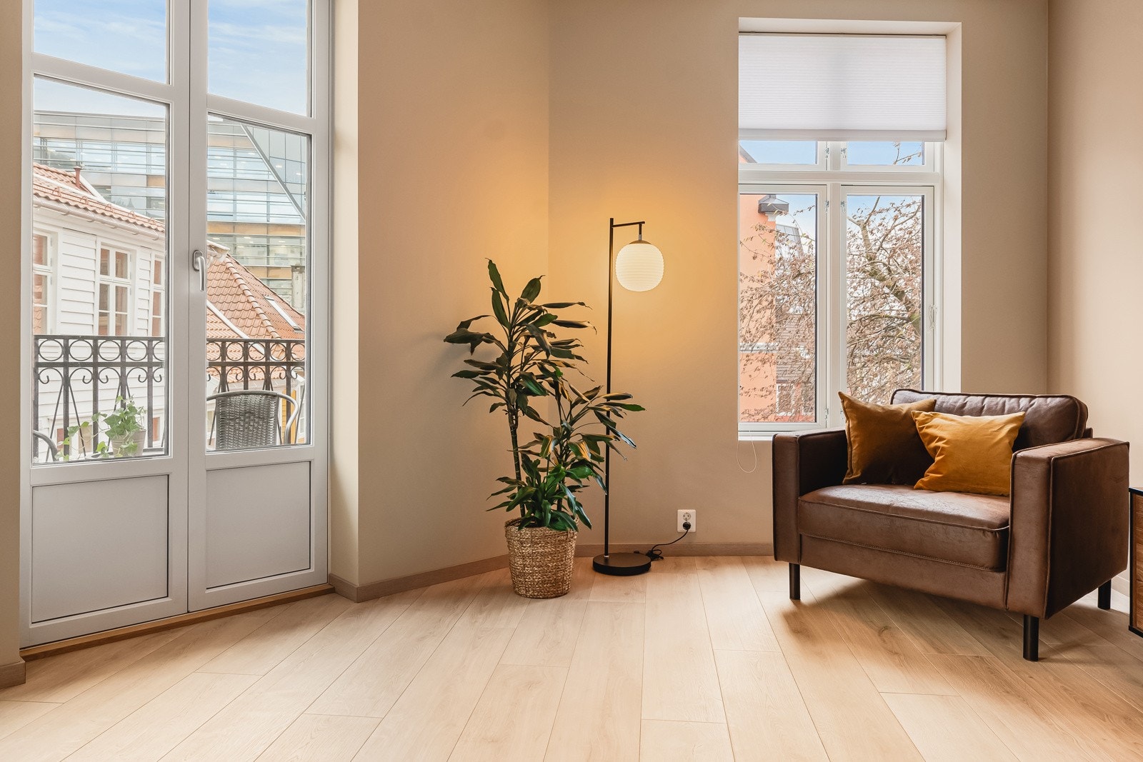 Fra stuen er det utgang til balkong. Galleribilde