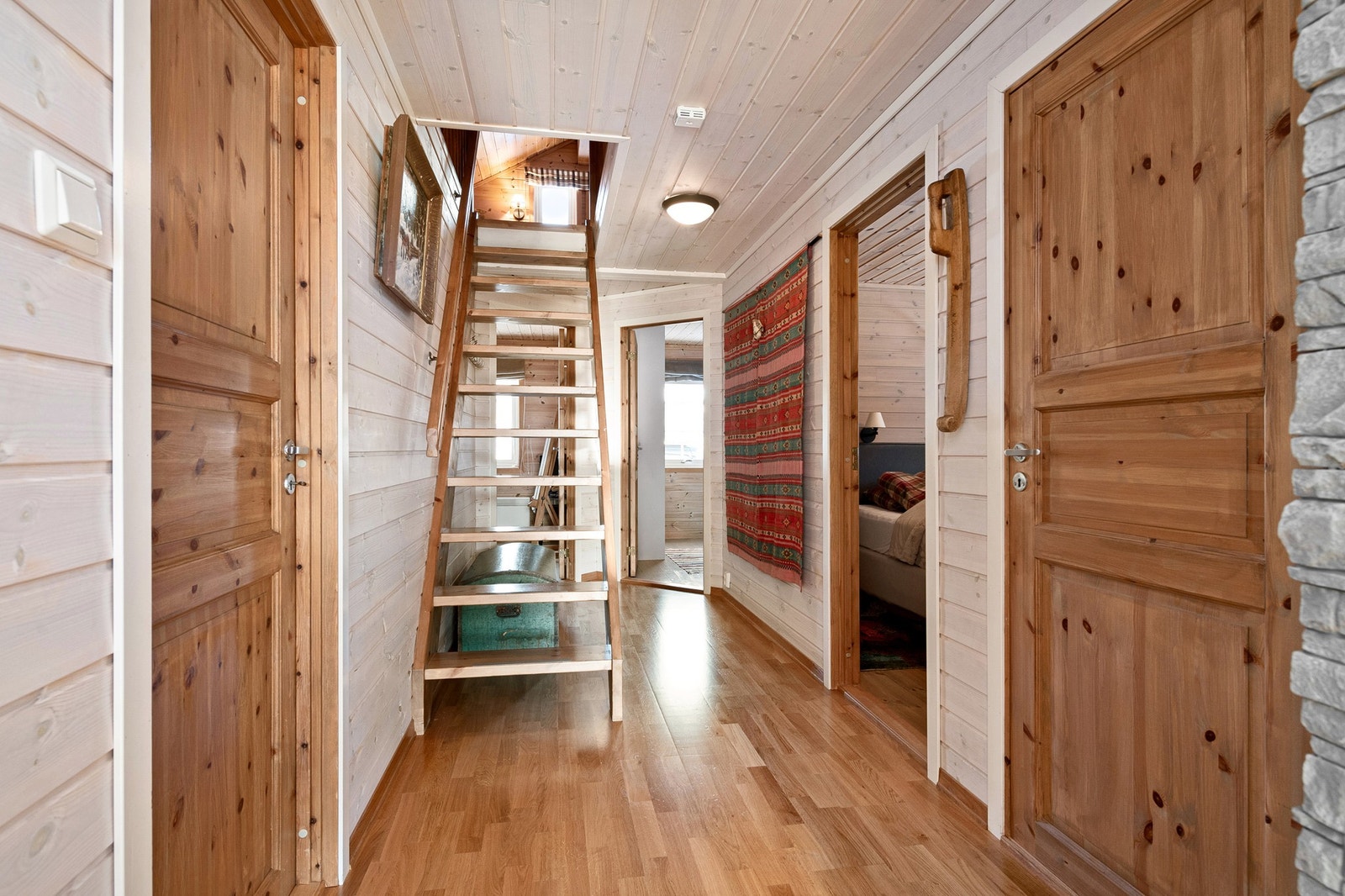 Trapp opp til loftetasje Galleribilde