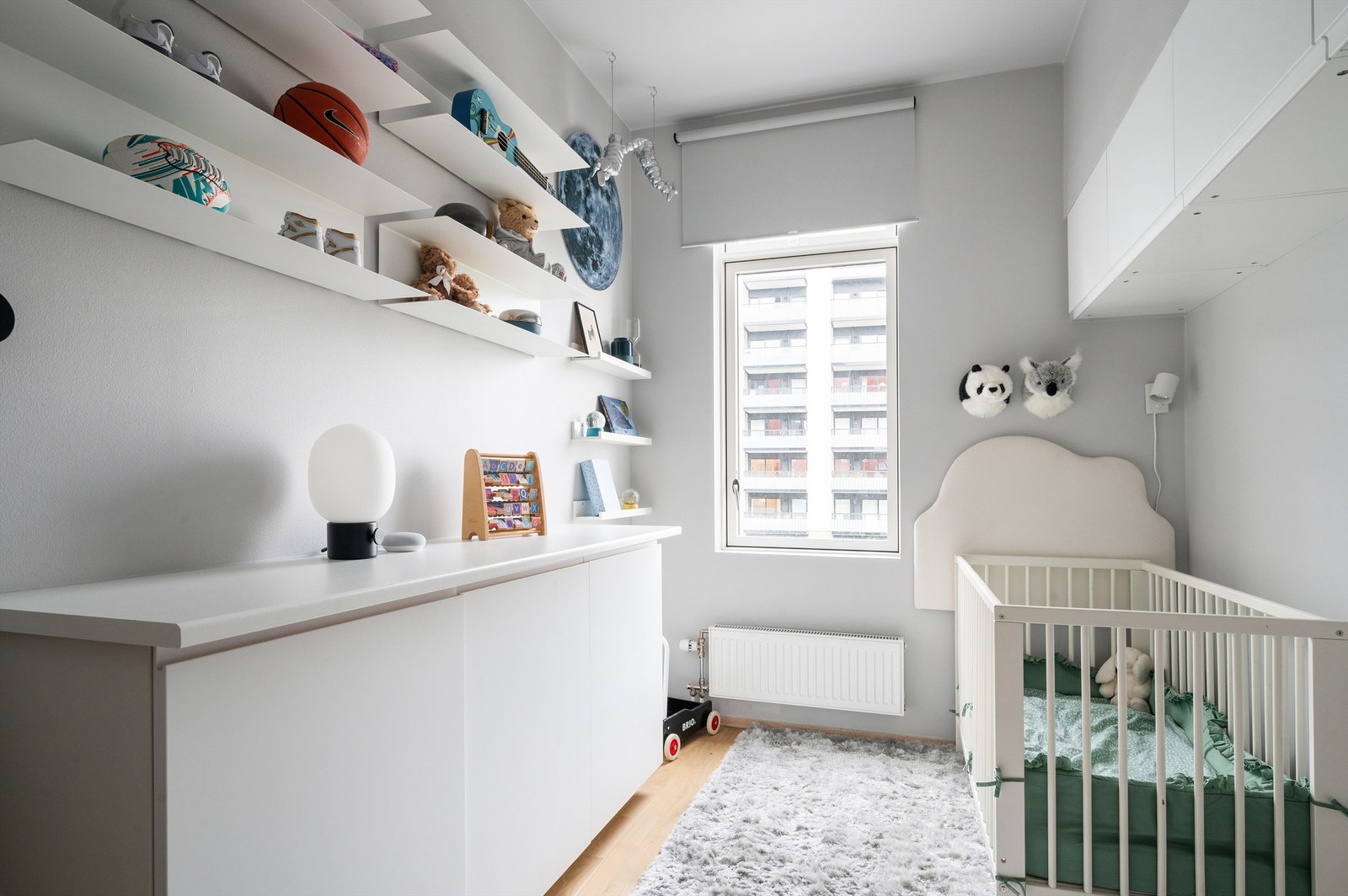 Rommene er naturligvis fleksible i bruk og passer perfekt til barnerom, kontor eller gjesterom. Galleribilde