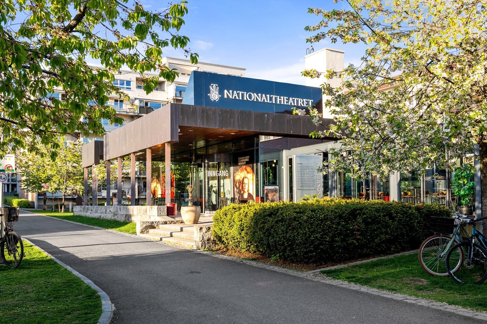 Det er et stort aktivitetstilbud for store og små i nabolaget. Kanonhallen som brukes til kulturarrangementer som julemesse, konserter og utstillinger ligger like ved. Galleribilde