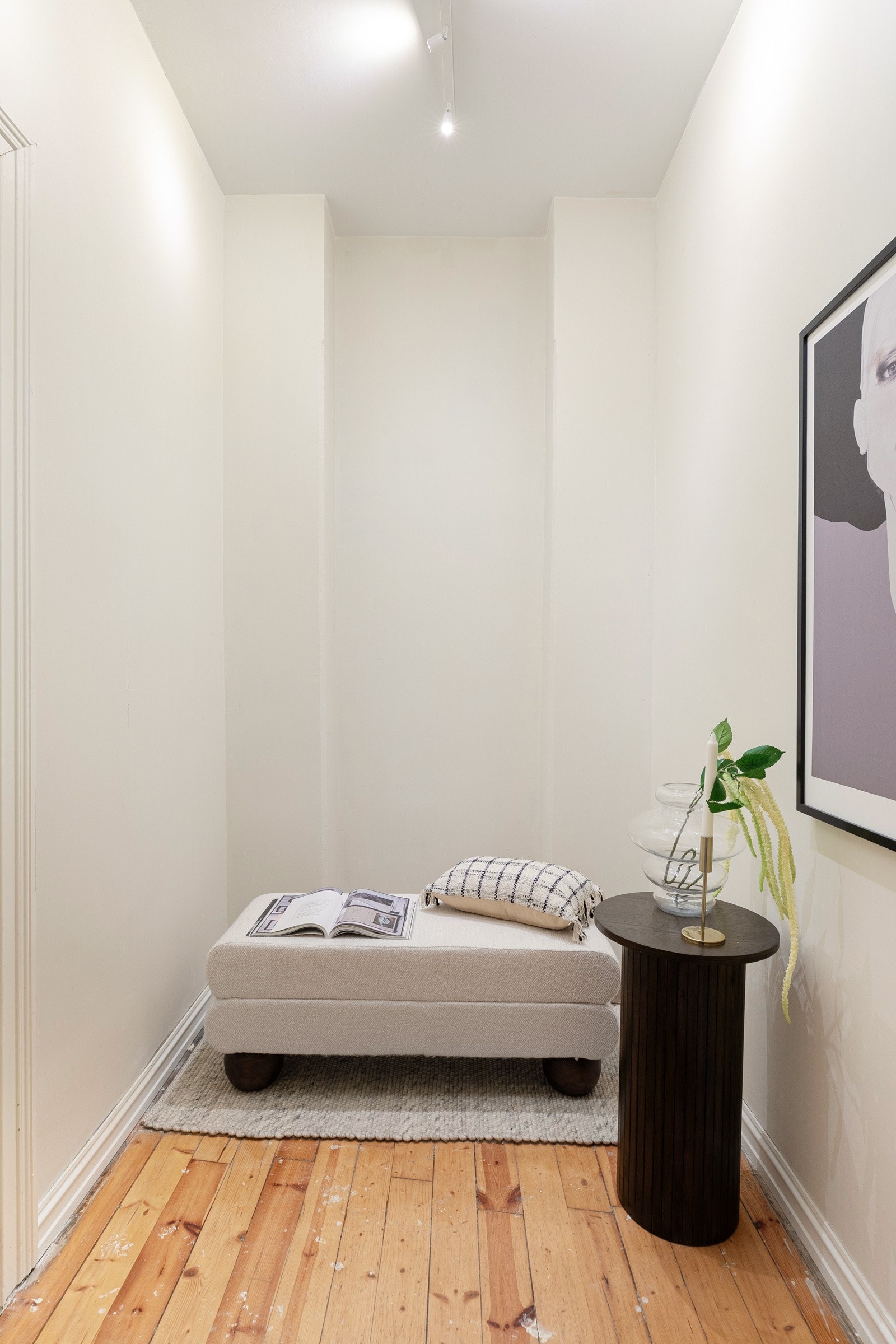 Gode oppbevaringsmuligheter i omkledningsrom Galleribilde