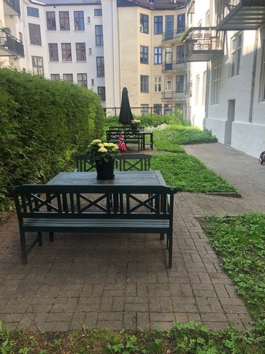 Nylig oppgradert bakgård fra selgers kamerarull Galleribilde