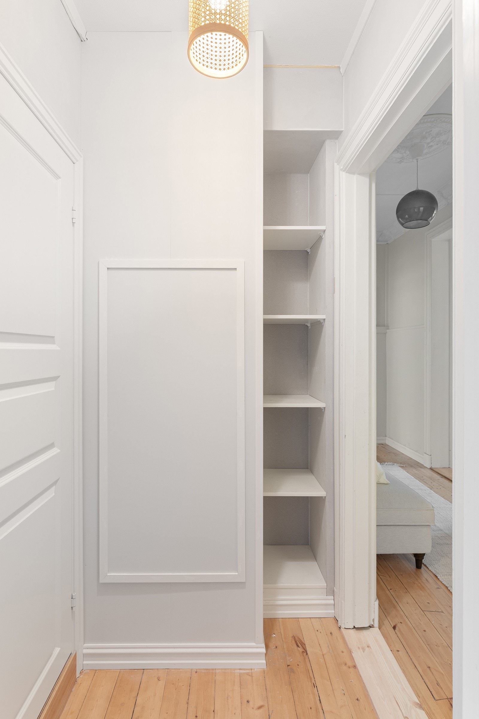 Praktiske oppbevaringsløsninger, i tillegg til bod i kjeller på ca. 8,6 kvm Galleribilde