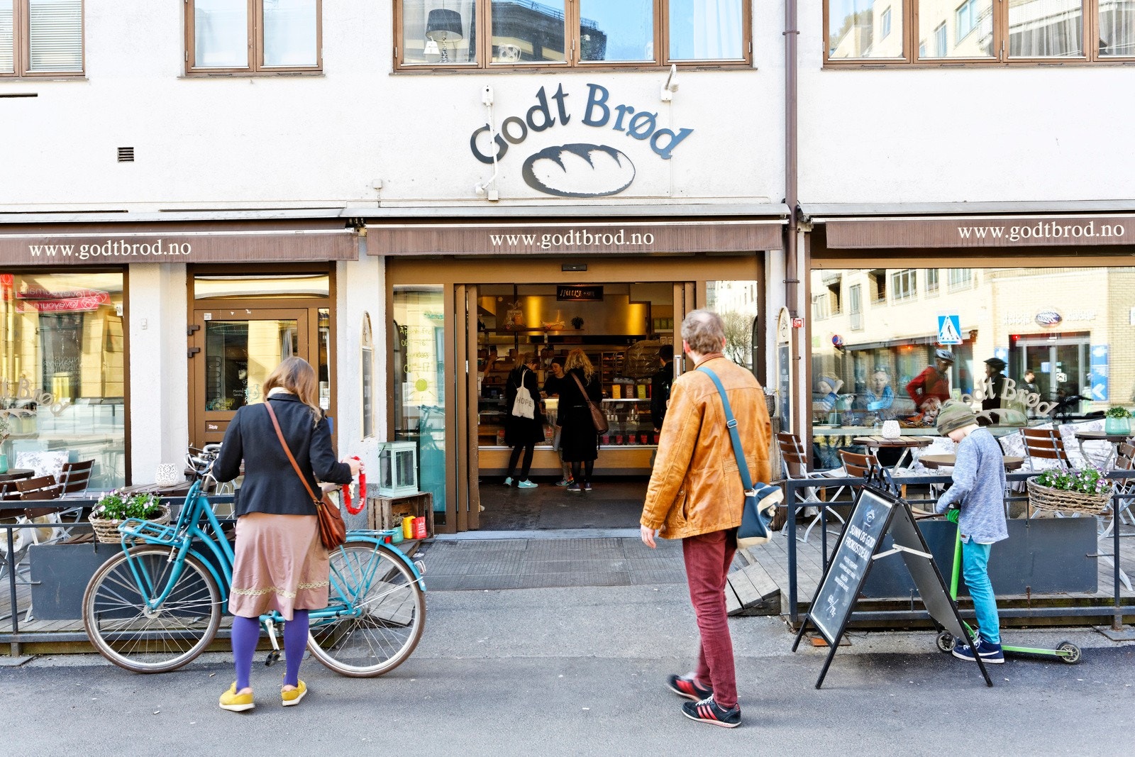 Ønsker du noe godt å spise eller drikke kan Adamstuen by på en rekke ulike kafeer og restauranter Galleribilde