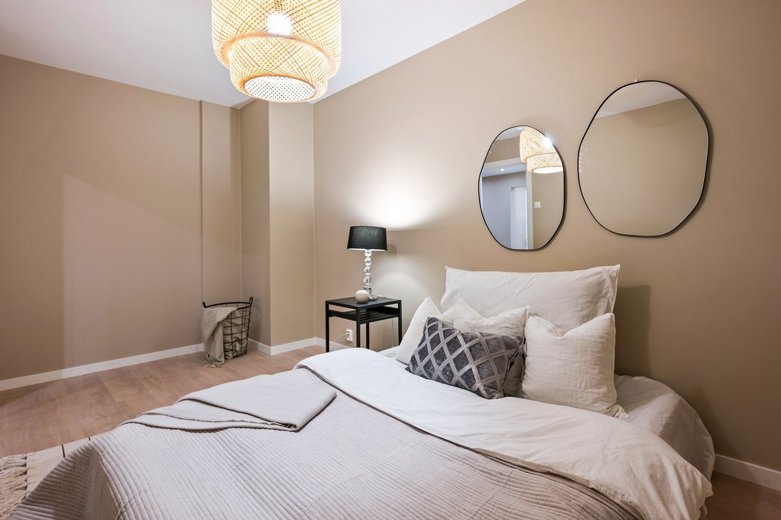 Det er også god plass til garderobeløsning Galleribilde