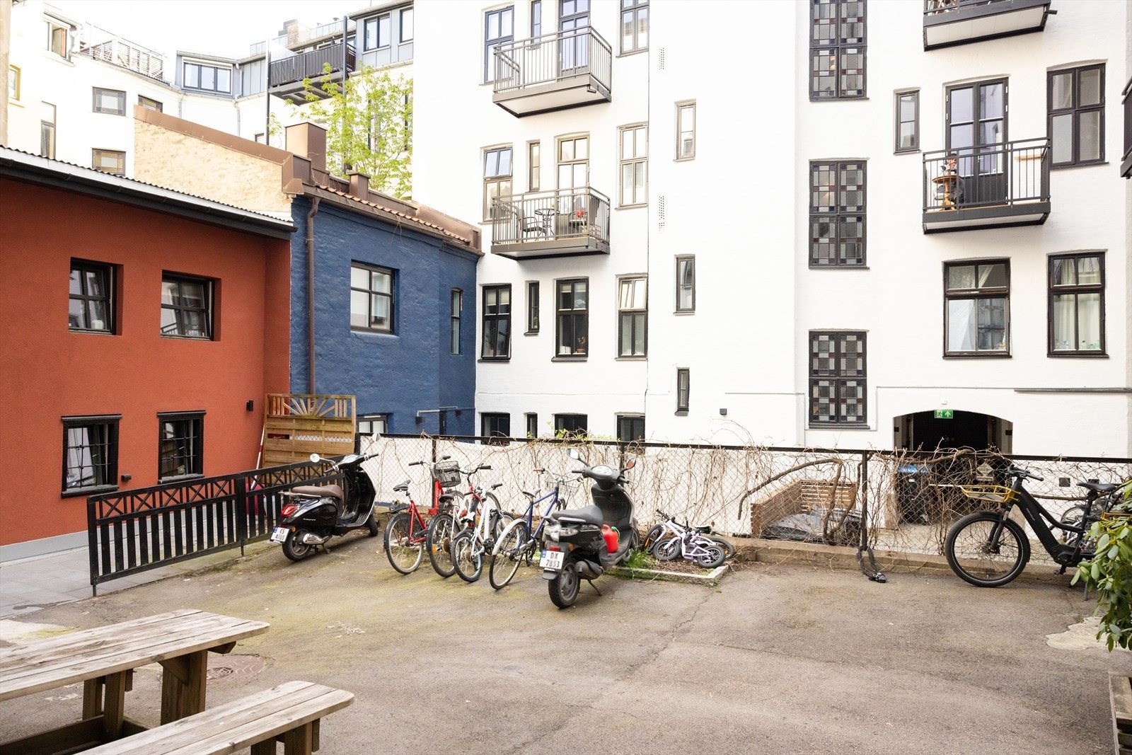 Bakgård Galleribilde