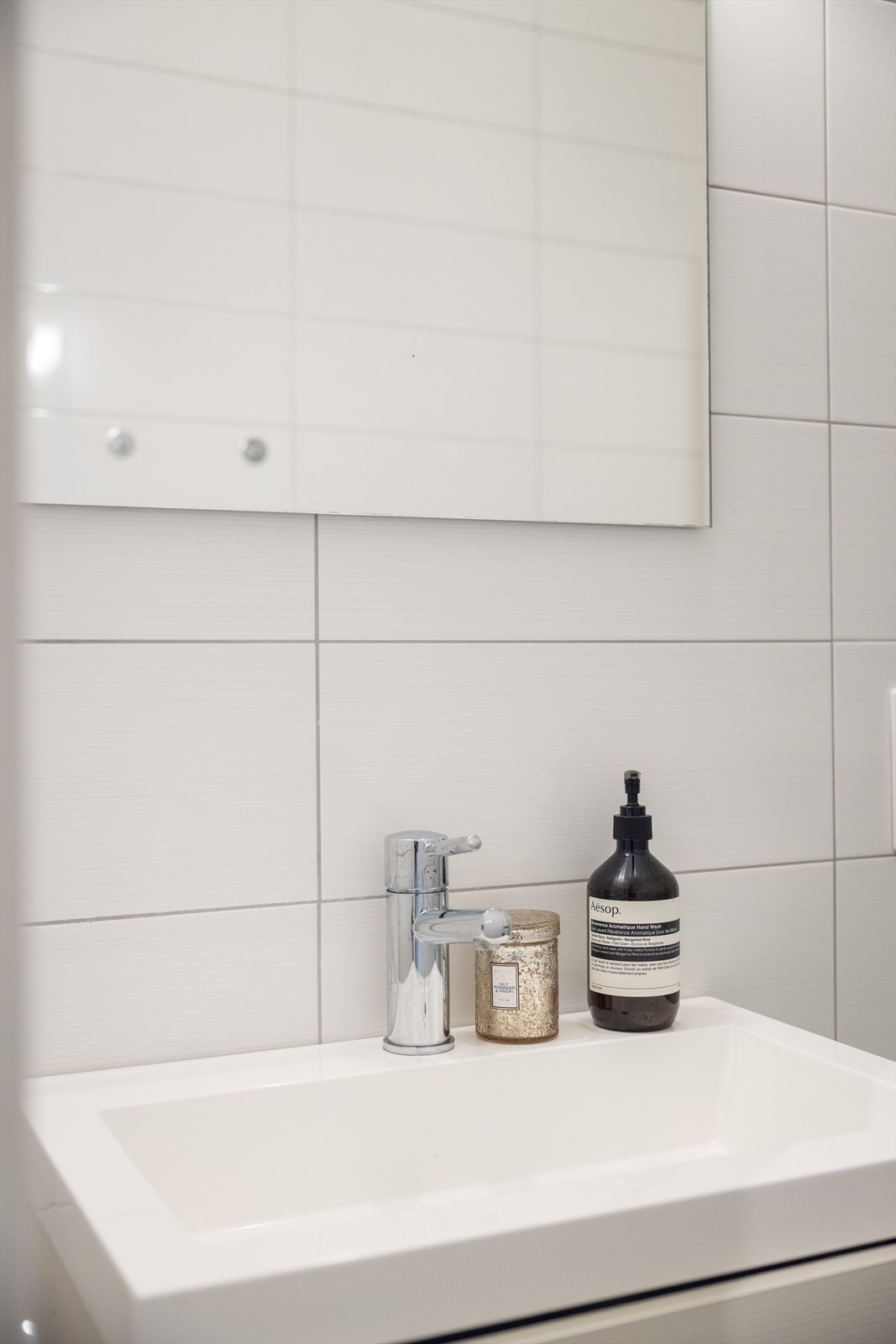 Badet har mekanisk avtrekk med ventil i himling Galleribilde