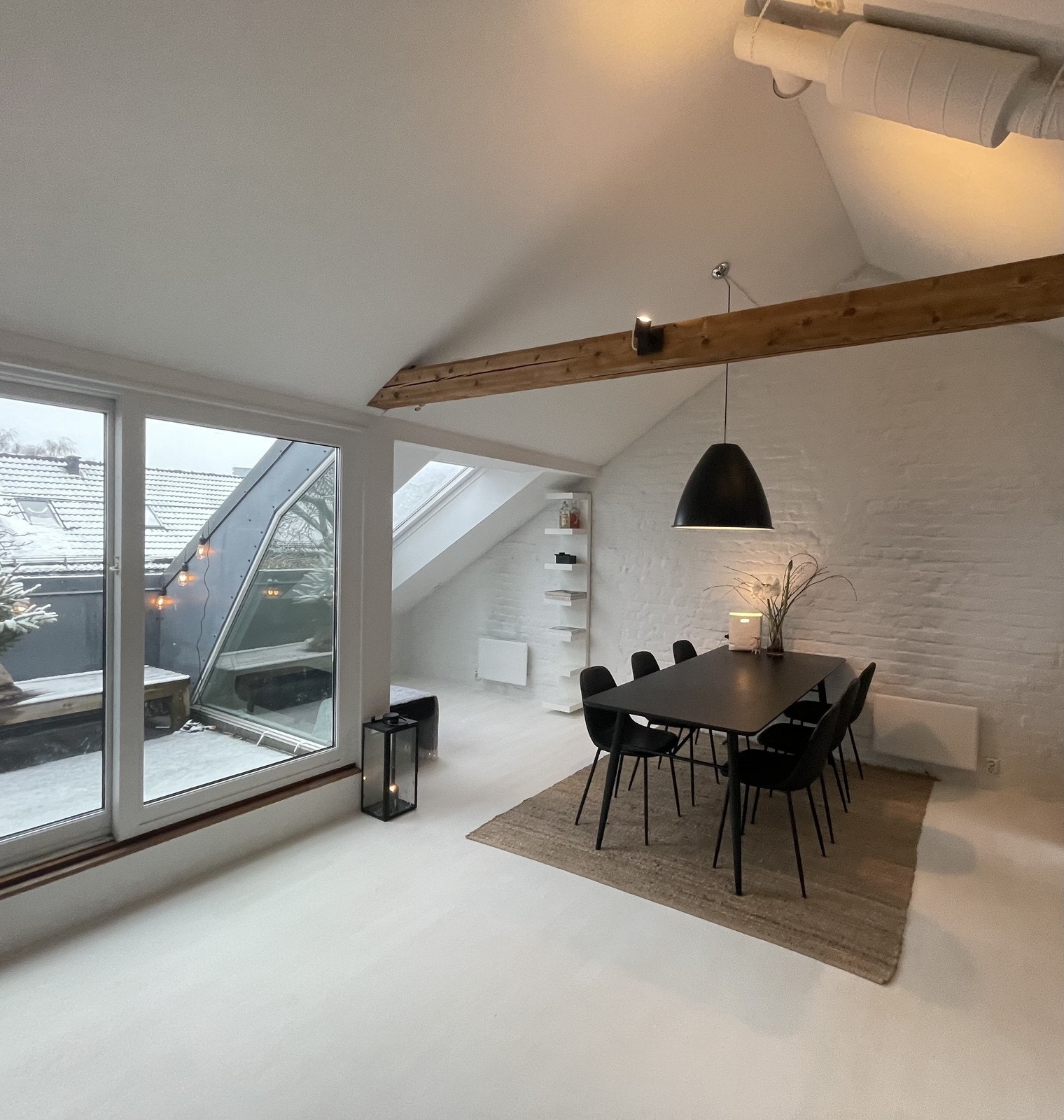 Lys og koselig 2-roms toppleilighet. KORTTIDSLEIE. Galleribilde