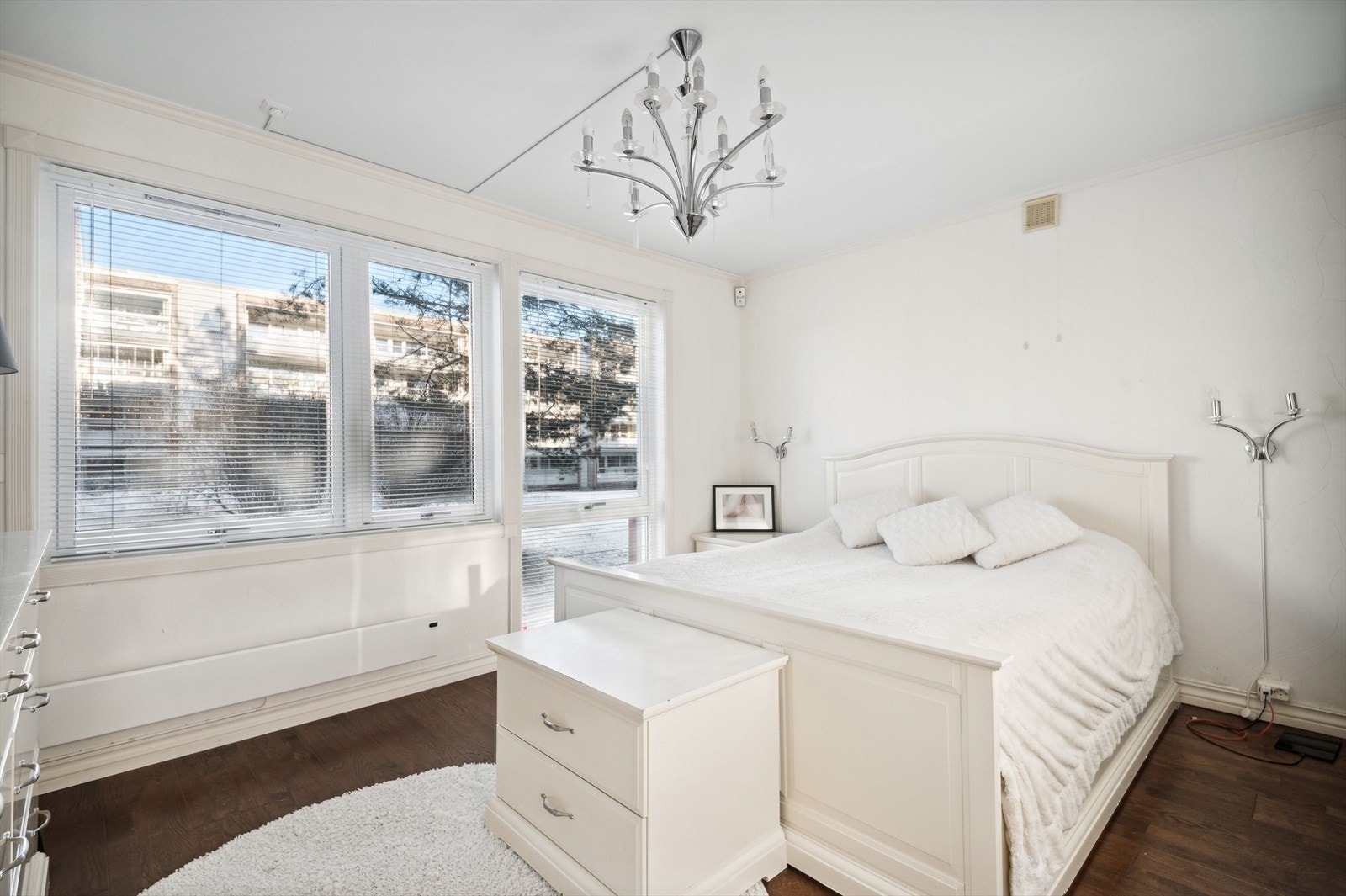 Lyst og fint hovedsoverom med god plass. Galleribilde